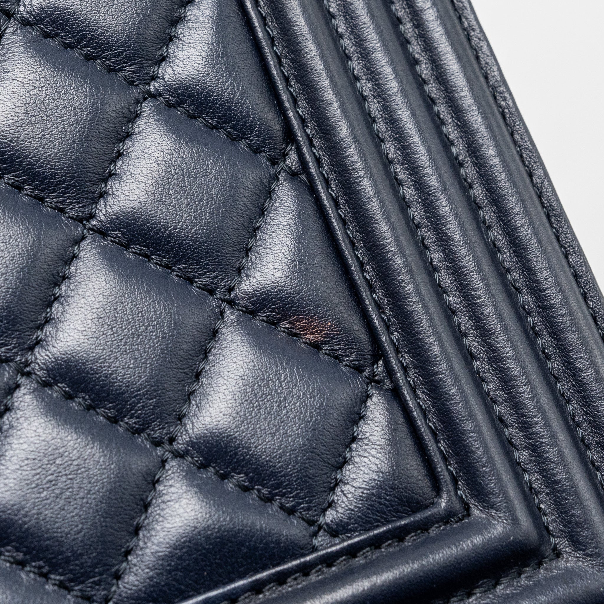CHANEL 20B MEDIUM BOY BAG WITH TOP HANDLE CALFSKIN NAVY GHW