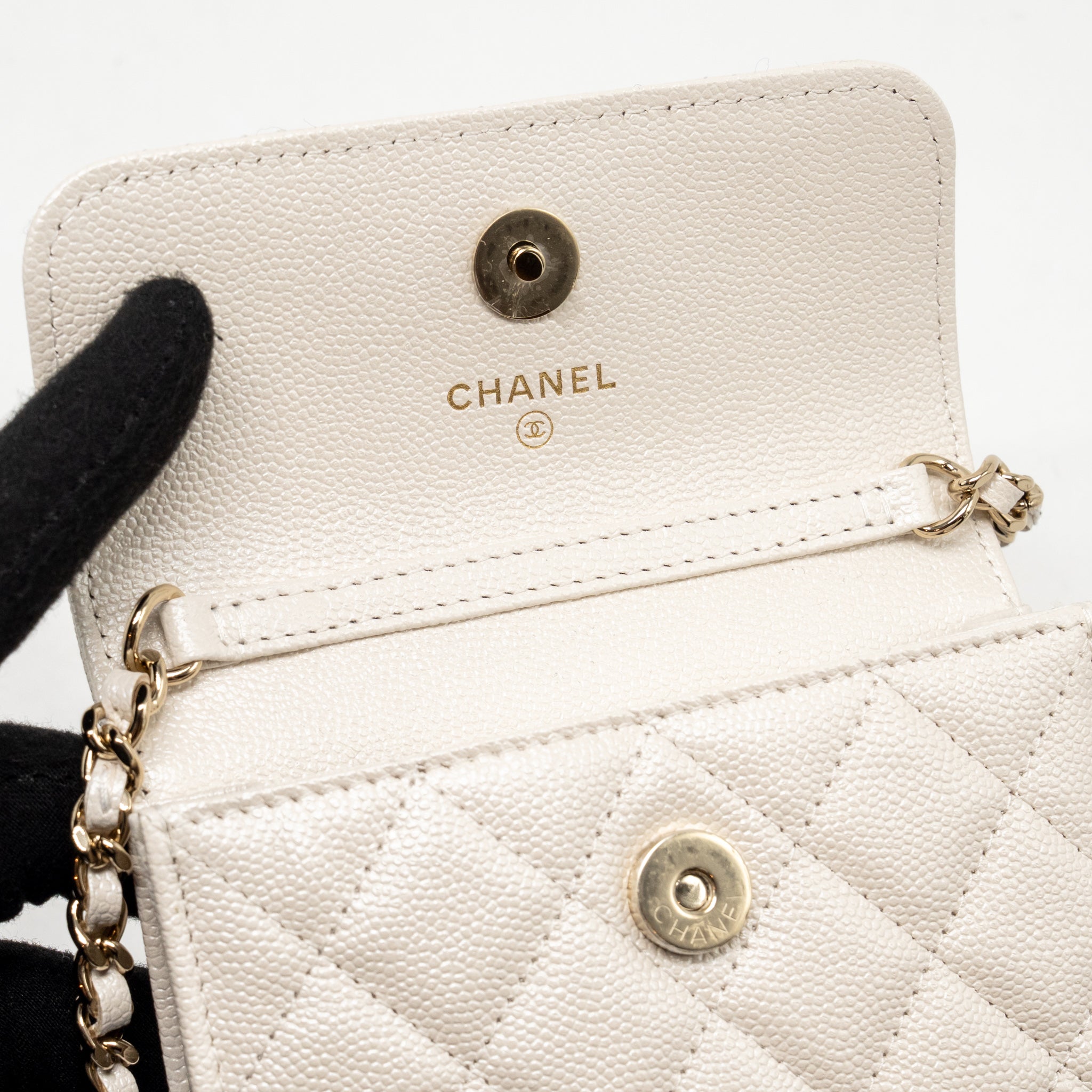 CHANEL JEWELLERY CC MINI FLAP CLUTCH WITH CHAIN CAVIAR PEARLY WHITE LGHW (MICROCHIP)
