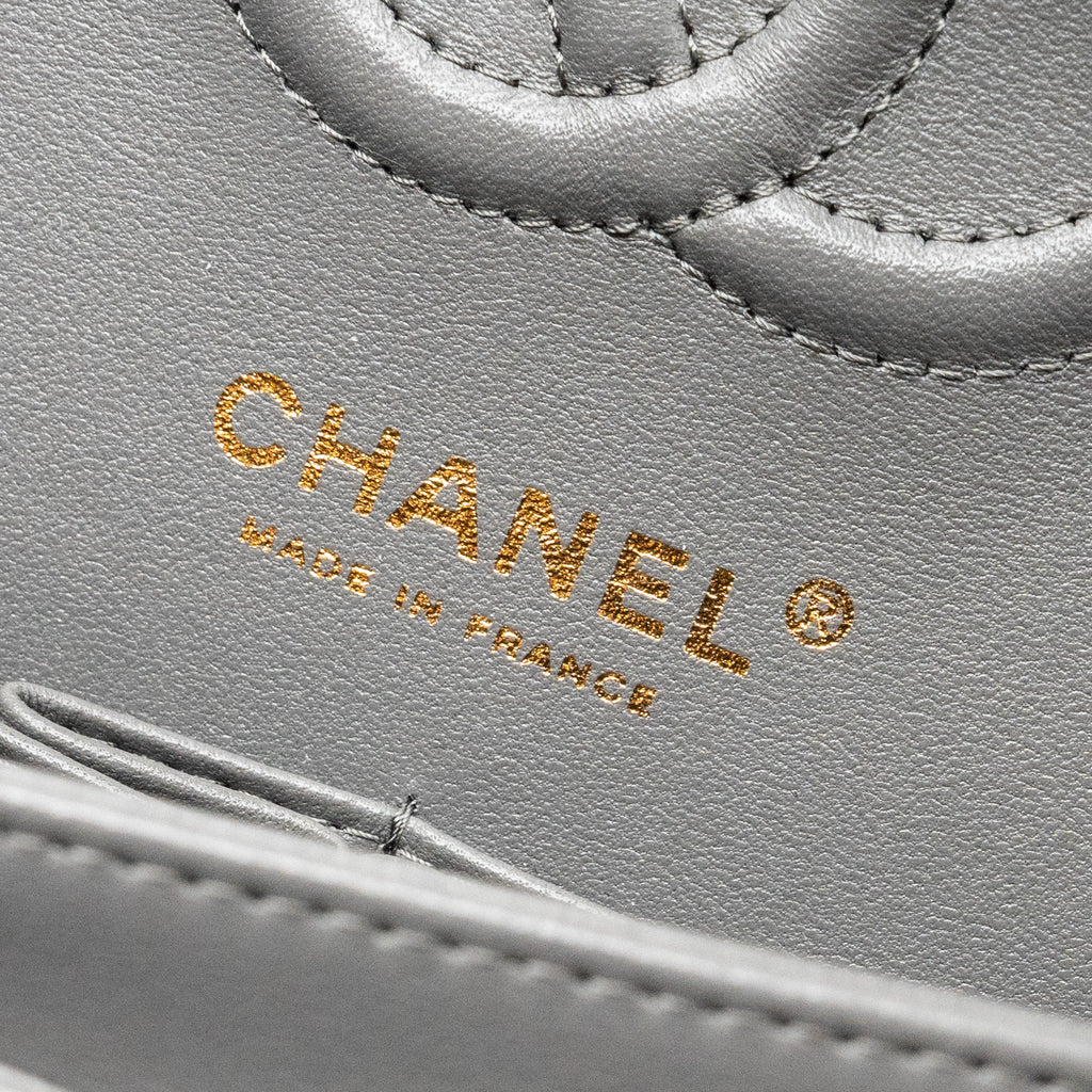 CHANEL 22A SMALL CLASSIC DOUBLE FLAP BAG LAMBSKIN GREY LGHW(MICROCHIP)