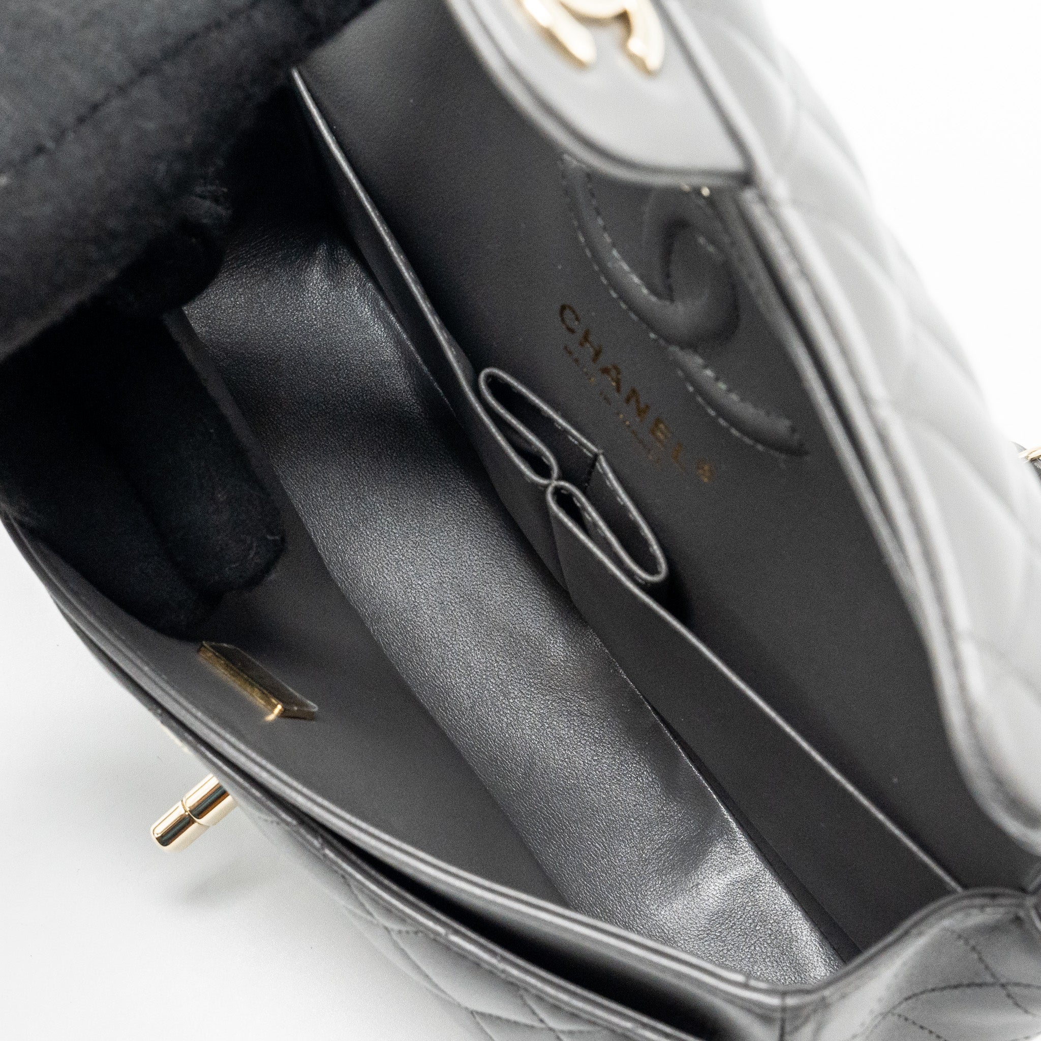CHANEL 22A SMALL CLASSIC DOUBLE FLAP BAG LAMBSKIN GREY LGHW(MICROCHIP)
