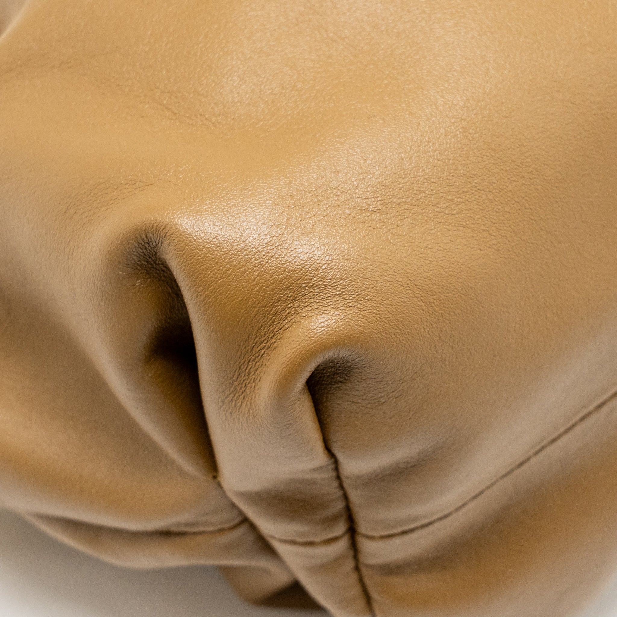 BOTTEGA VENETA CHAIN POUCH CALFSKIN KHAKI GHW