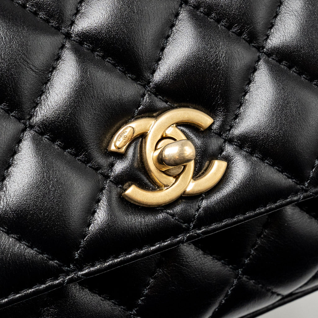 CHANEL DETAILED METAL TOP HANDLE MINI COCO HANDLE FLAP BAG SHINY CALFSKIN BLACK GHW (MICROCHIP)