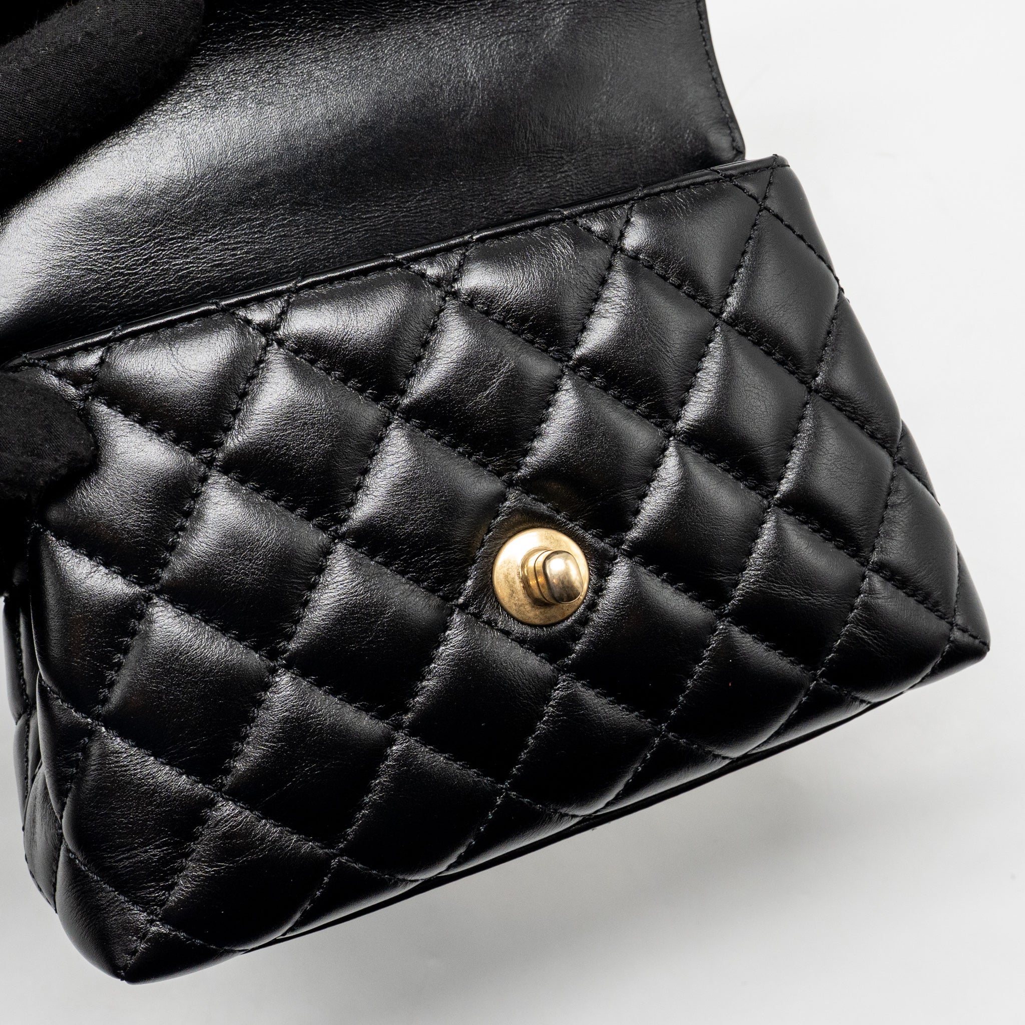 CHANEL DETAILED METAL TOP HANDLE MINI COCO HANDLE FLAP BAG SHINY CALFSKIN BLACK GHW (MICROCHIP)