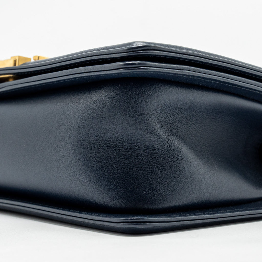CHANEL 20B MEDIUM BOY BAG WITH TOP HANDLE CALFSKIN NAVY GHW