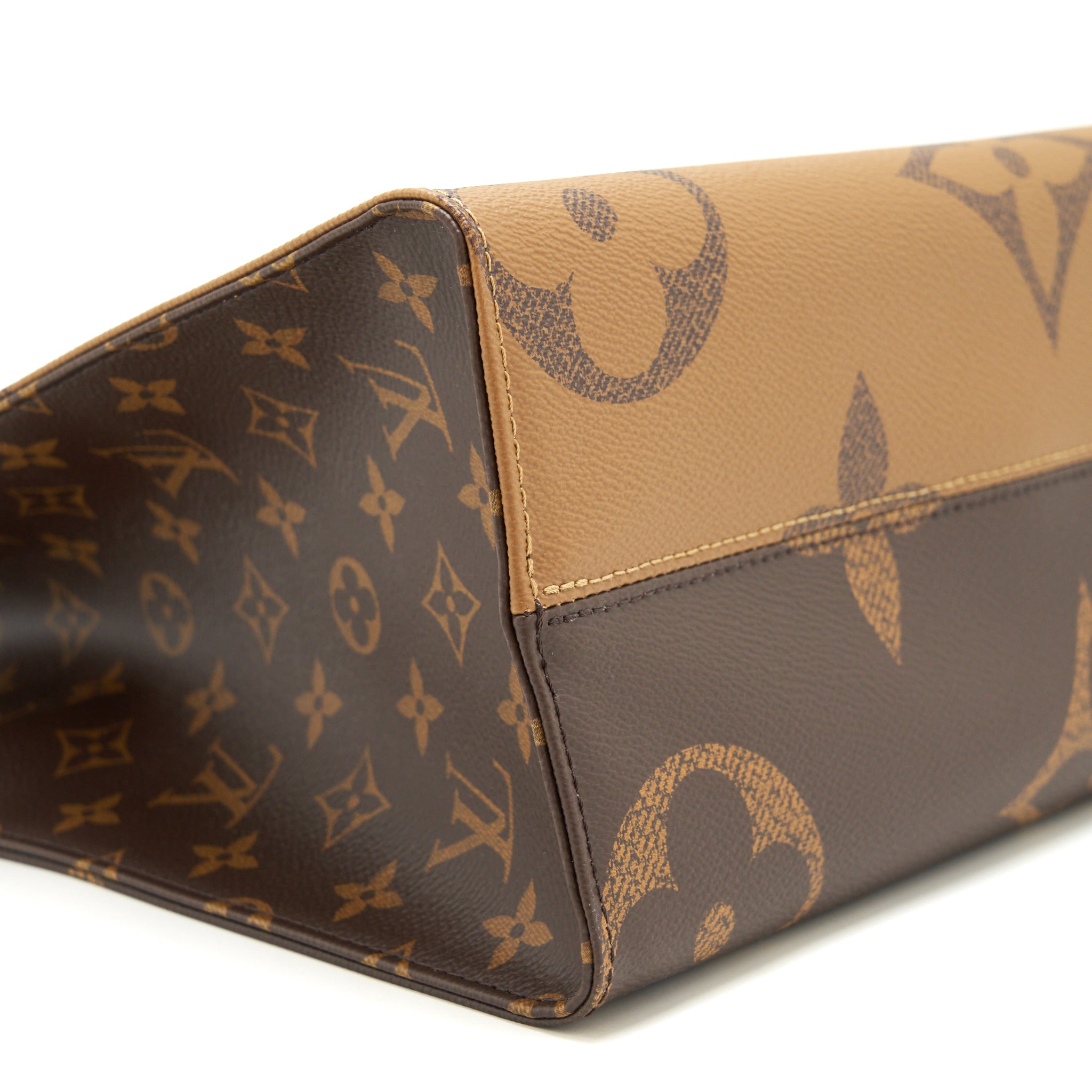 LOUIS VUITTON ON THE GO MM GHW