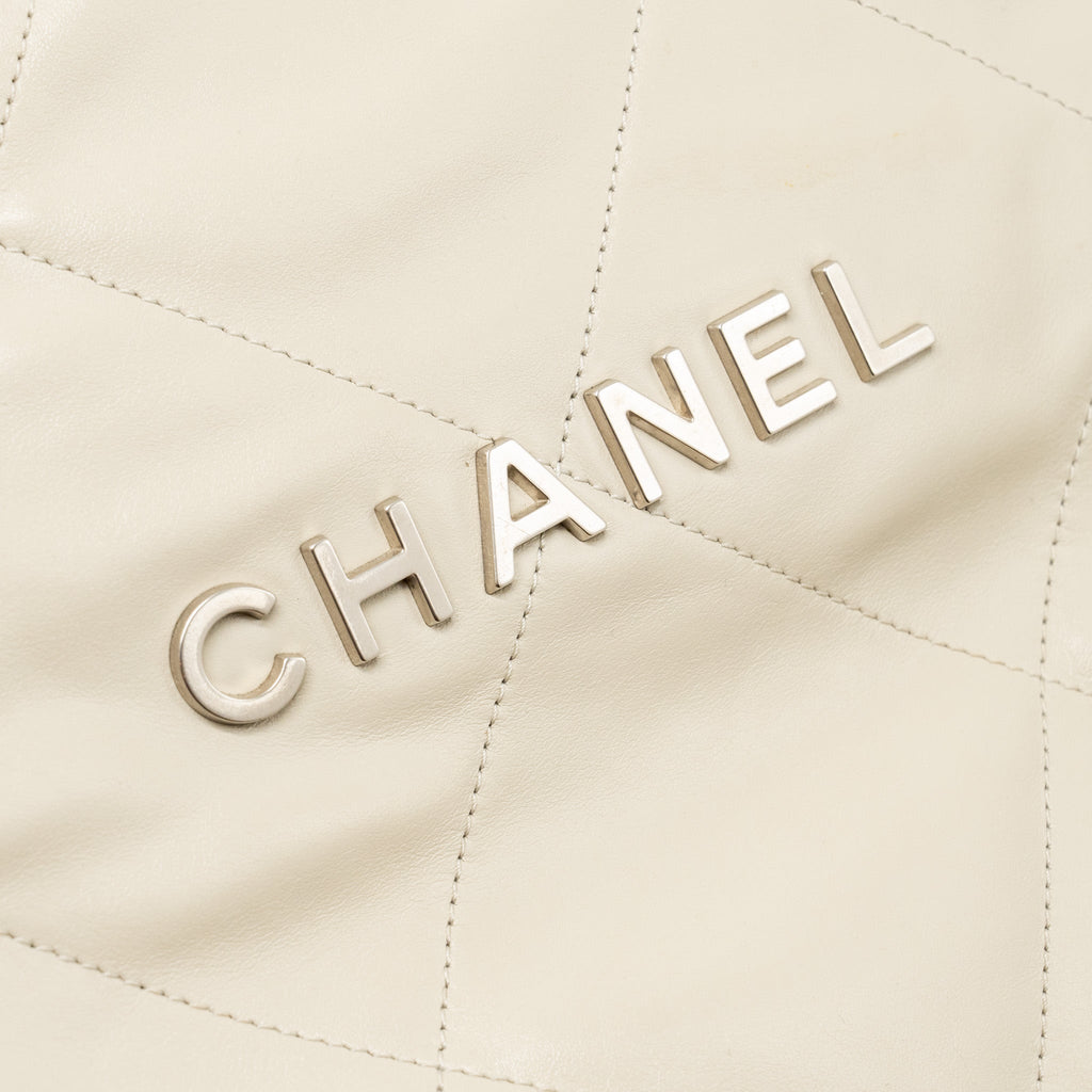 CHANEL SMALL 22 SHINY CALFSKIN LIGHT GREY SHW (MICROCHIP)