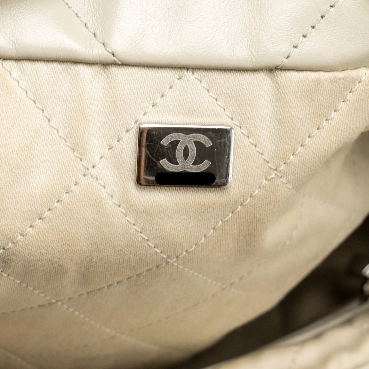 CHANEL SMALL 22 SHINY CALFSKIN LIGHT GREY SHW (MICROCHIP)