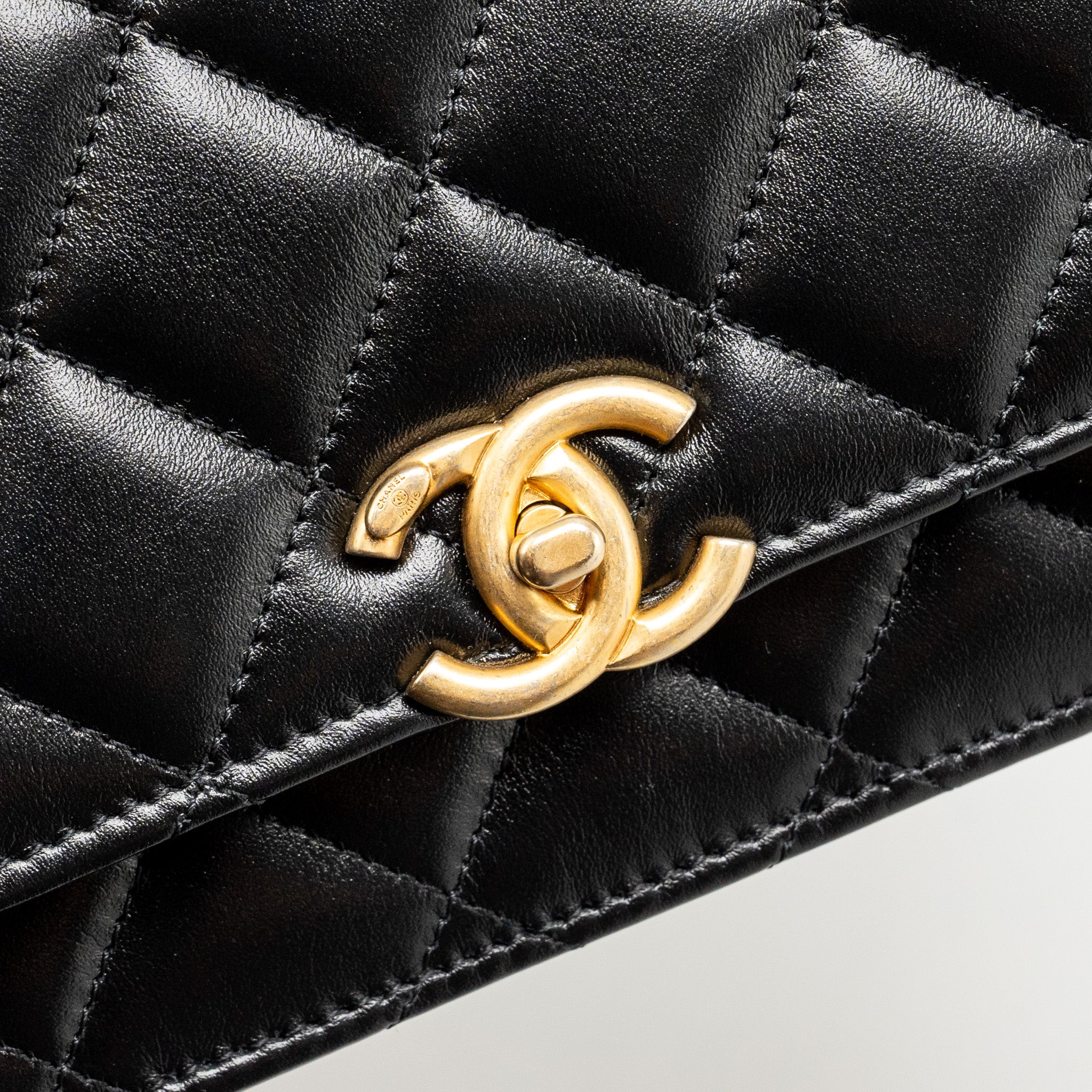 CHANEL 24C GOLD CRUSH WALLET ON CHAIN CALFSKIN BLACK GHW(MICROCHIP)