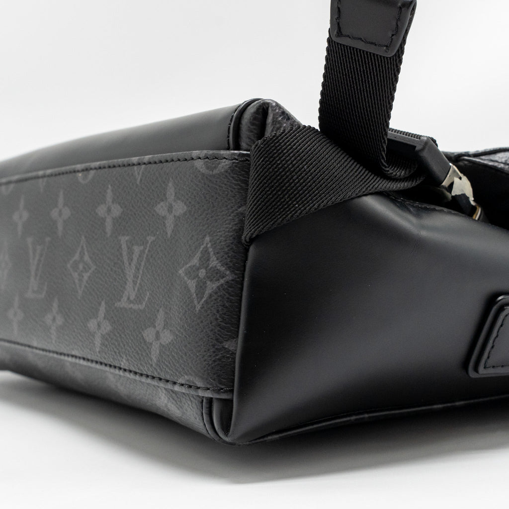LOUIS VUITTON MESSENGER VOYAGER PM MONOGRAM CANVAS BLACK SHW