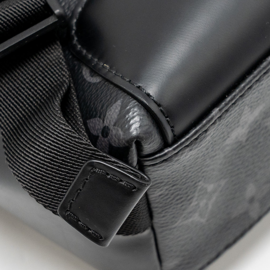 LOUIS VUITTON MESSENGER VOYAGER PM MONOGRAM CANVAS BLACK SHW