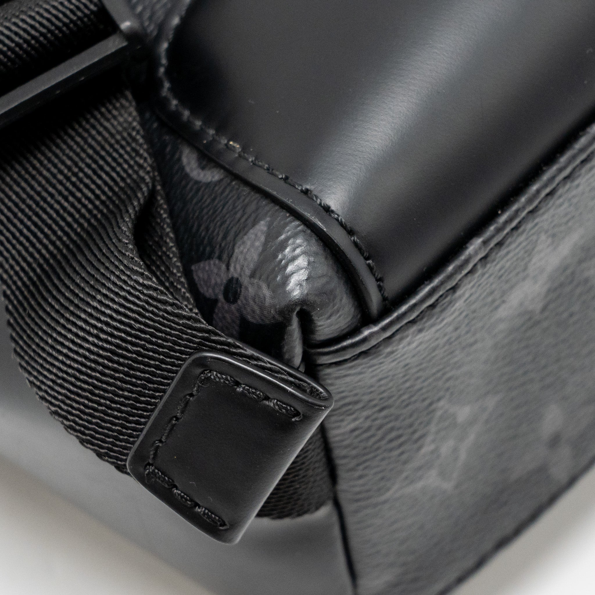 LOUIS VUITTON MESSENGER VOYAGER PM MONOGRAM CANVAS BLACK SHW