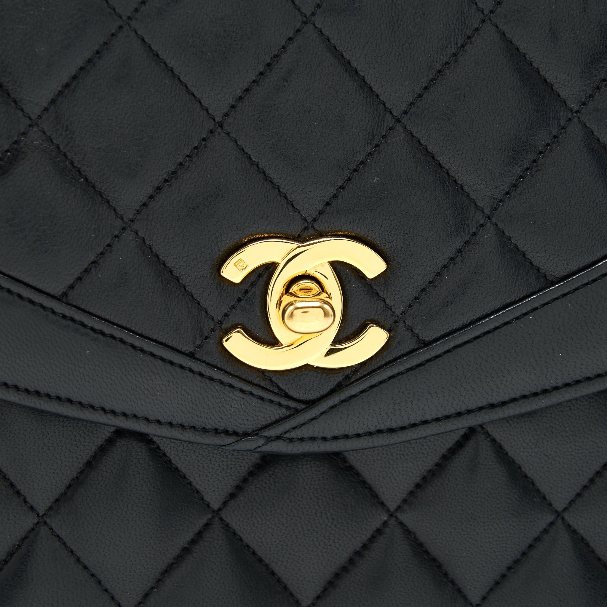 CHANEL VINTAGE CC FLAP BAG IN GHW
