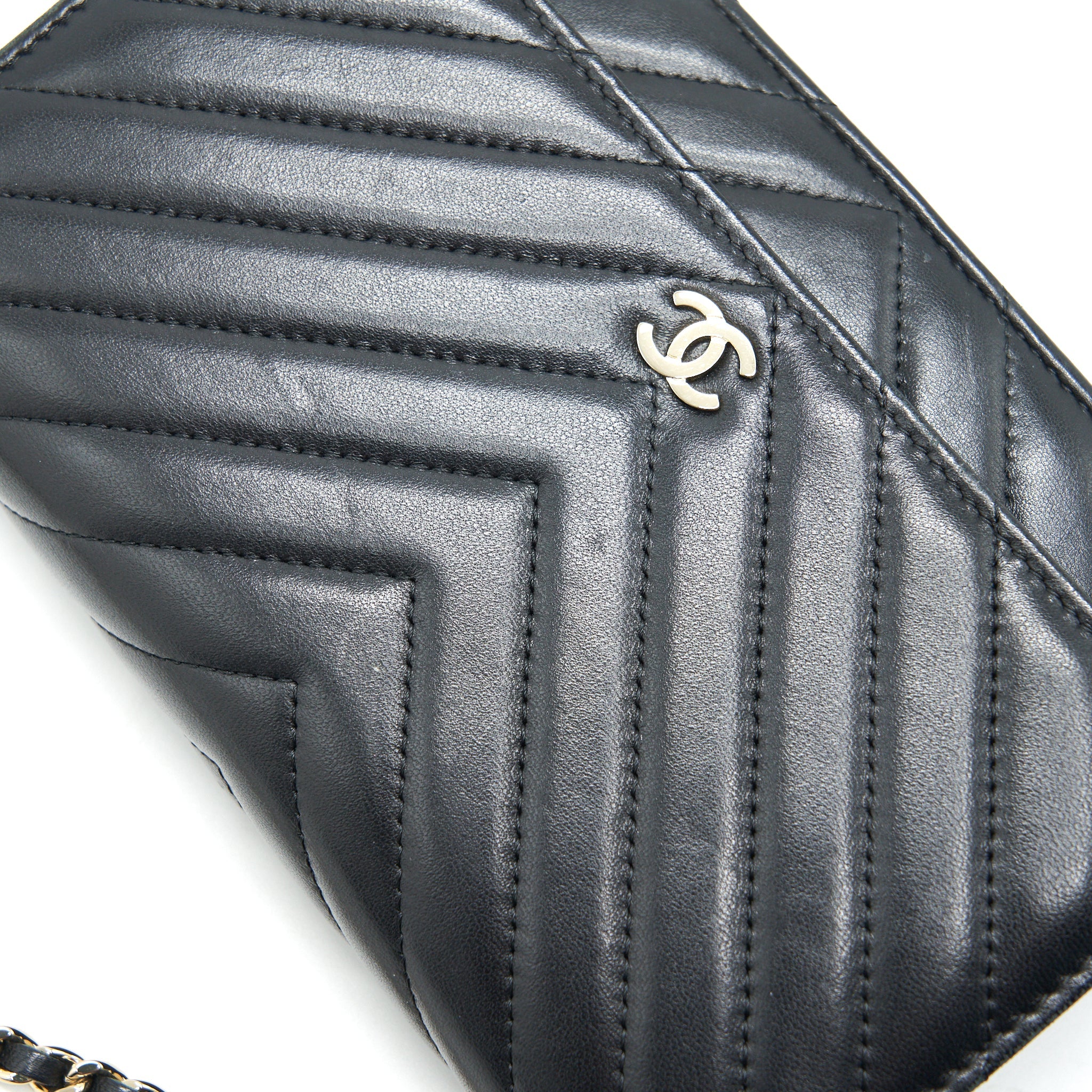 CHANEL CHEVRON WALLET ON CHAIN LAMBSKIN BLACK WITH GHW