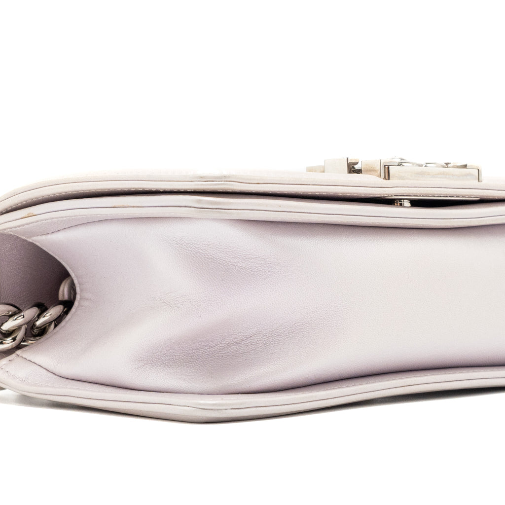 CHANEL SMALL CHEVRON BOY BAG LAMBSKIN IRIDESCENT LIGHT PURPLE SHW