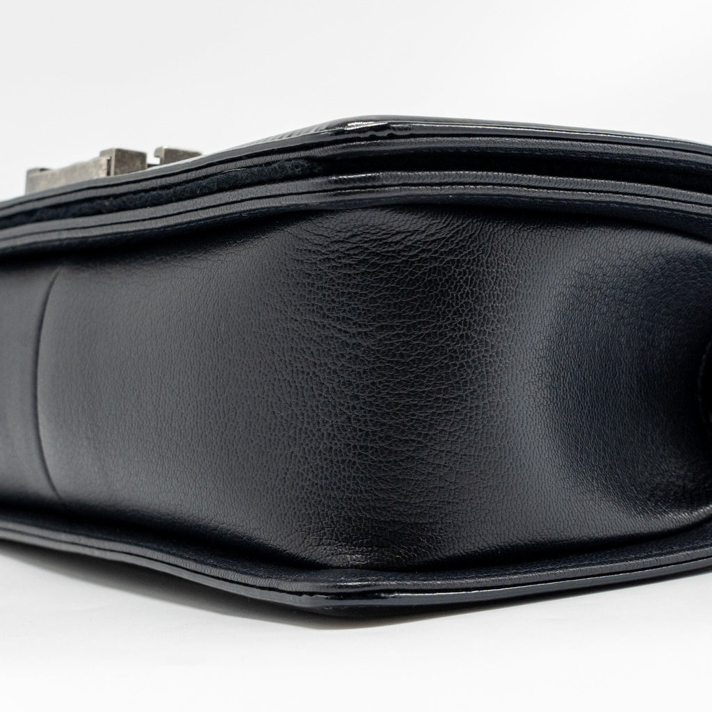 CHANEL MEDIUM BOY BAG GRAINED CALFSKIN NAVY RUTHENIUM HARDWARE