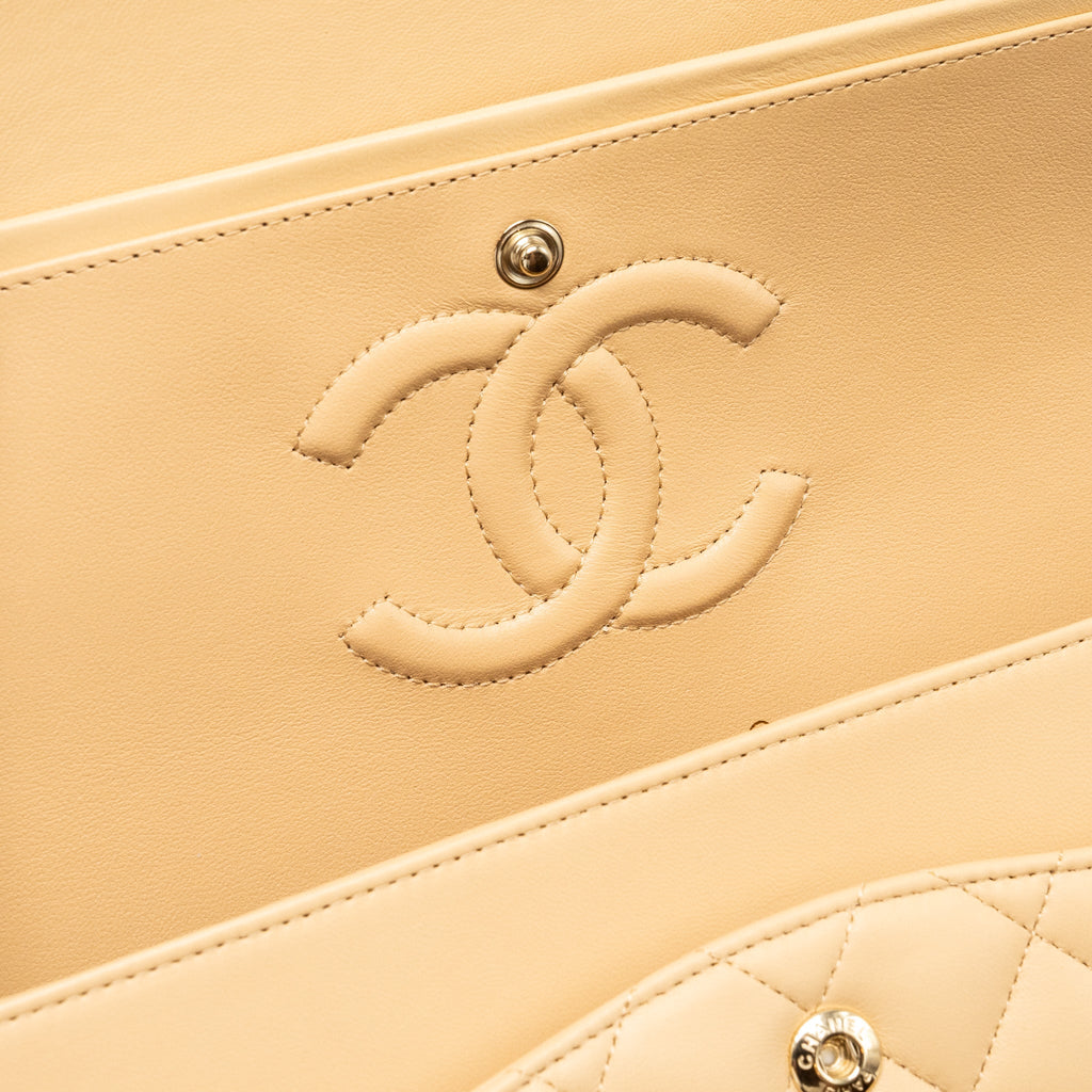 CHANEL MEDIUM CLASSIC DOUBLE FLAP BAG LAMBSKIN BEIGE LGHW (MICROCHIP)
