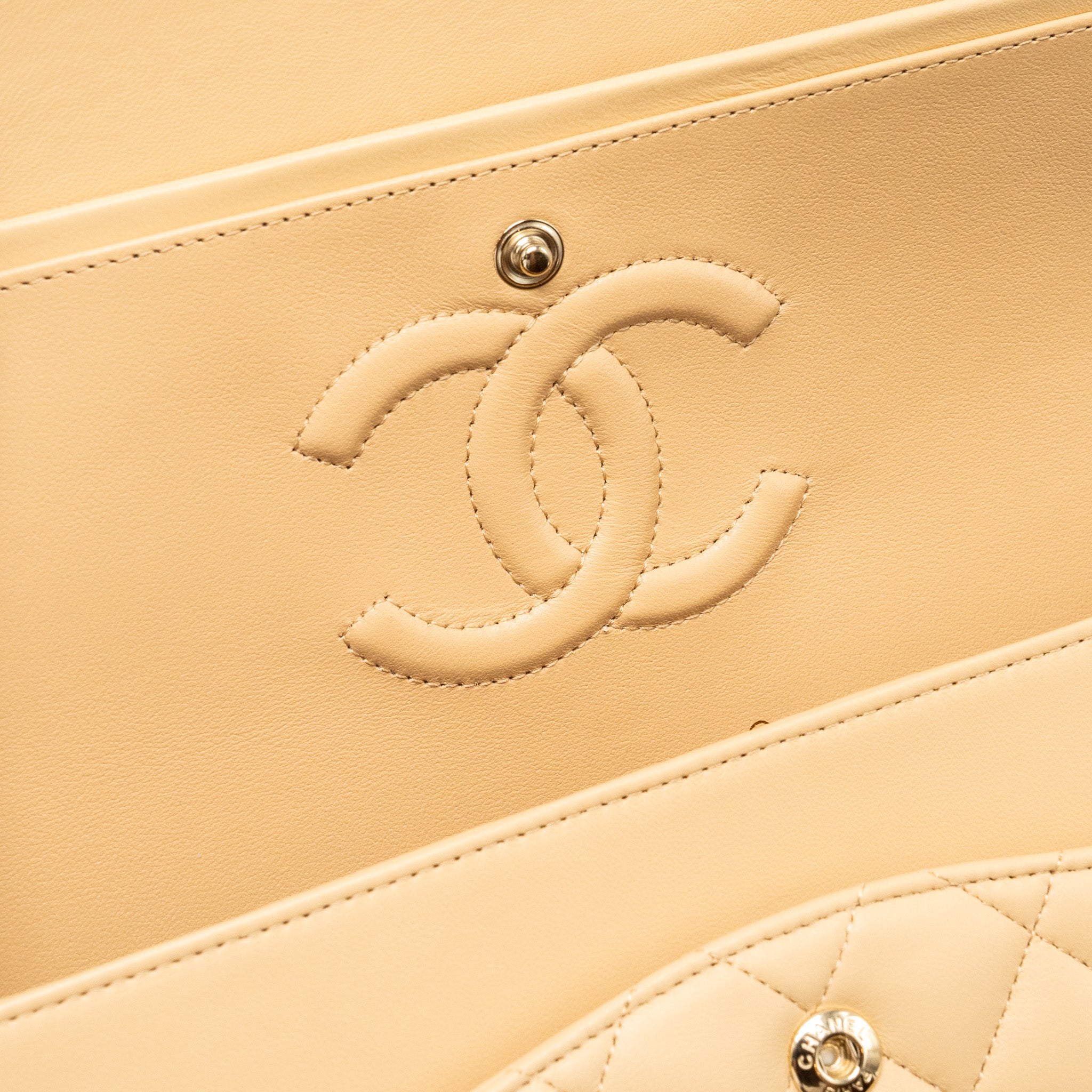 CHANEL MEDIUM CLASSIC DOUBLE FLAP BAG LAMBSKIN BEIGE LGHW (MICROCHIP)