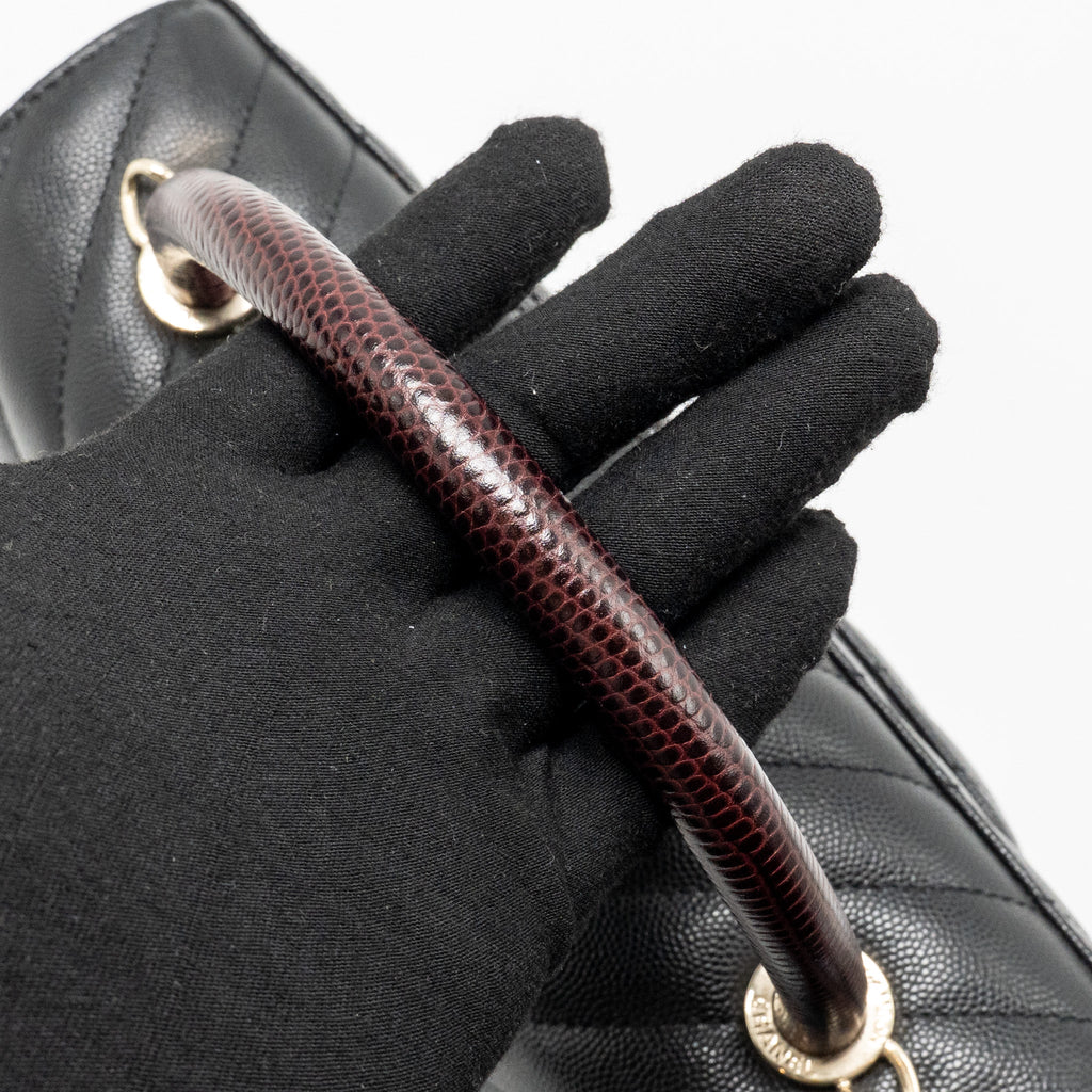CHANEL MEDIUM CHEVRON COCO HANDLE CAVIAR BLACK / BURGUNDY HANDLE LGHW