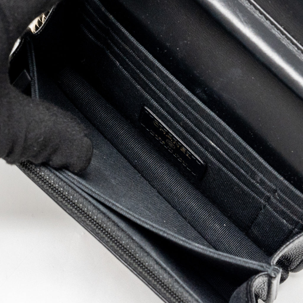 CHANEL BOY CHAIN CLUTCH CAVIAR BLACK LGHW (MICROCHIP)