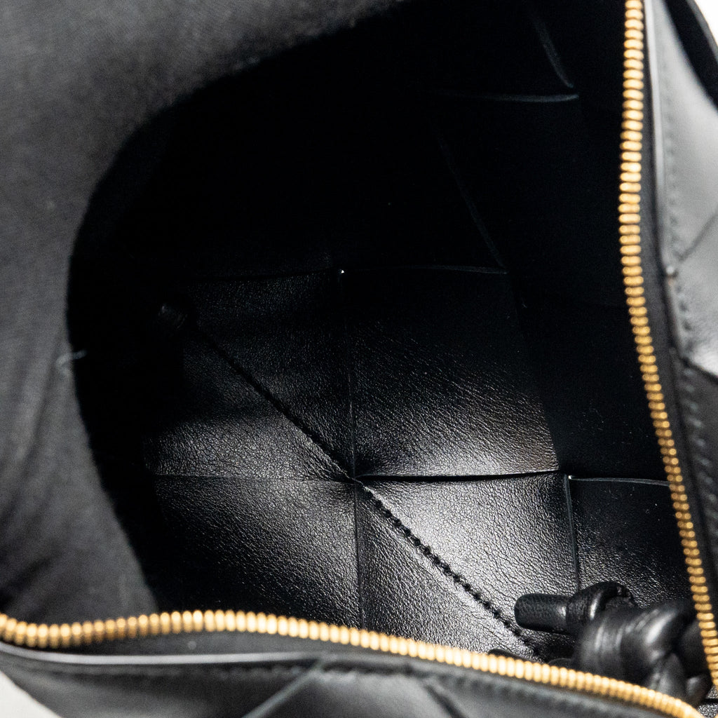 BOTTEGA VENETA CASSETTE CAMERA BAG SMOOTH INTRECCIO LEATHER BLACK GHW