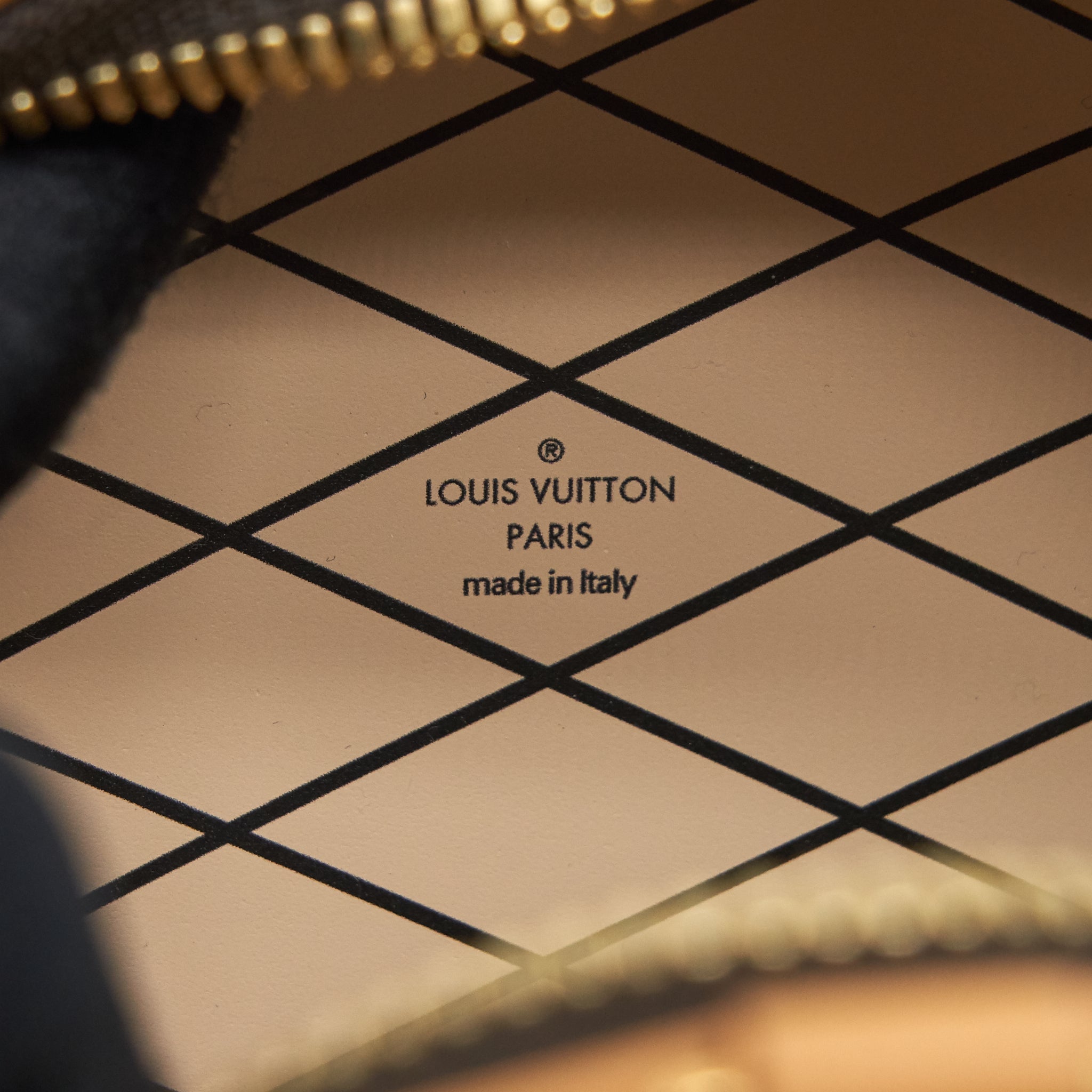LOUIS VUITTON MINI BOITE CHAPEAU CROSSBODY BAG
