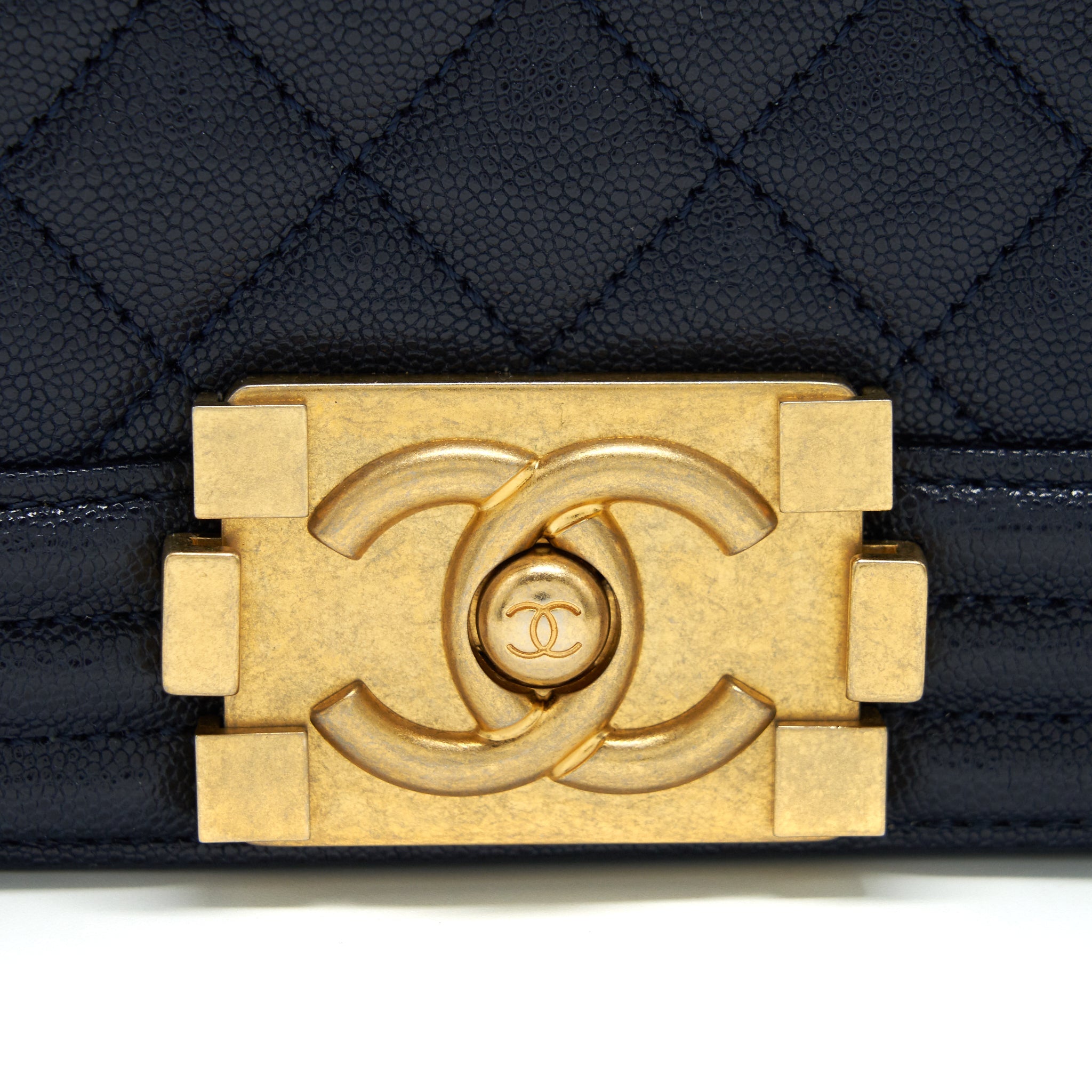 CHANEL MEDIUM BOY GRAINED NAVY CALFSKIN BRUSHED GHW