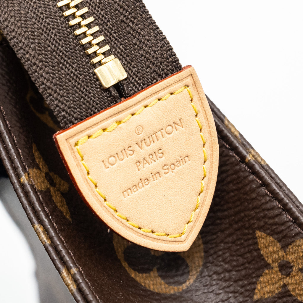 LOUIS VUITTON TOILETRY POCHETTE 26 MONOGRAM CANVAS GHW