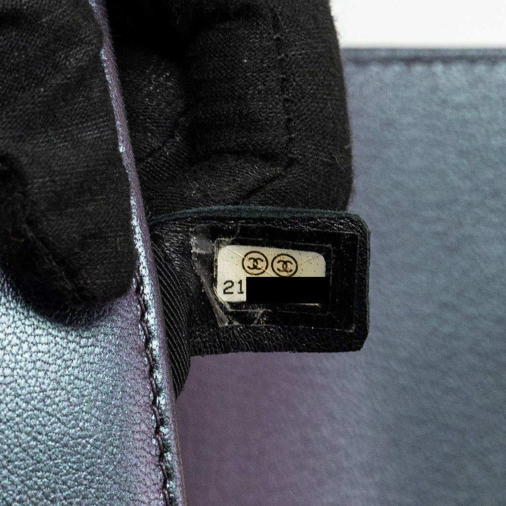 CHANEL MEDIUM BOY BAG GOATSKIN IRIDESCENT PURPLE MULTICOLOUR HARDWARE