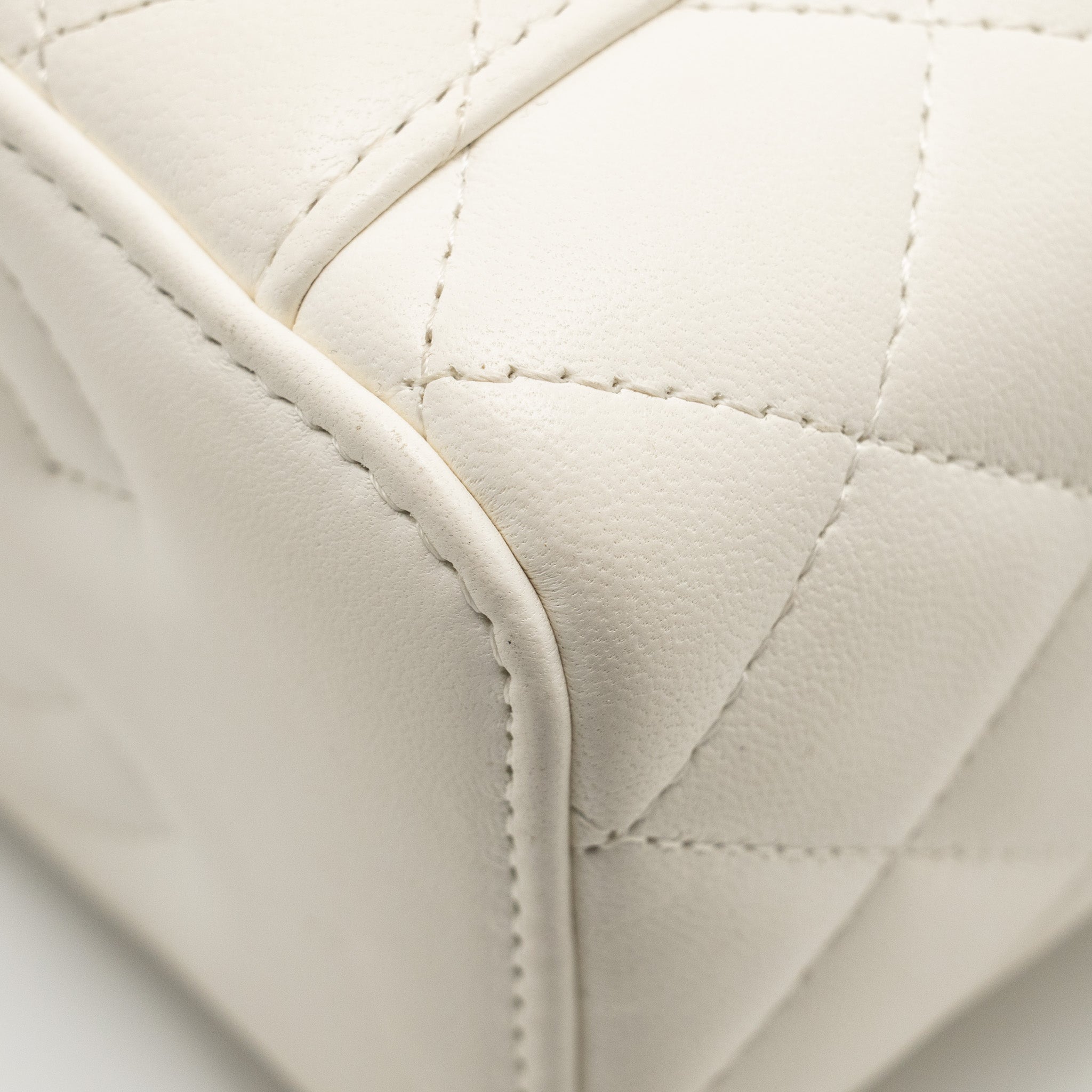 CHANEL PEARL CRUSH LONG VANITY CASE LAMBSKIN WHITE GHW (MICROCHIP)