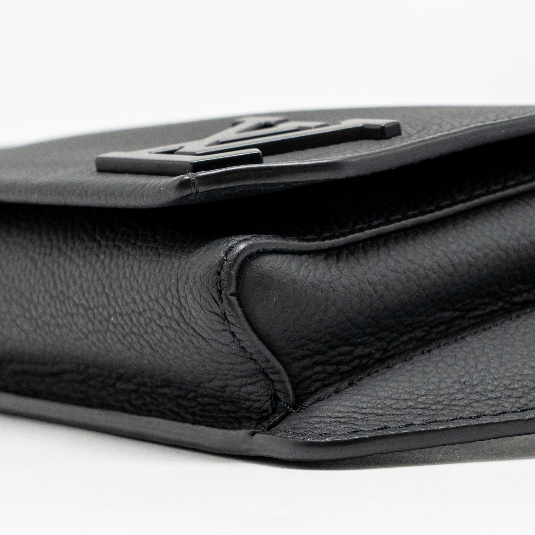 LOUIS VUITTON AEROGRAM TAKEOFF SLING BLACK GRAINED CALFSKIN BLACK HARDWARE