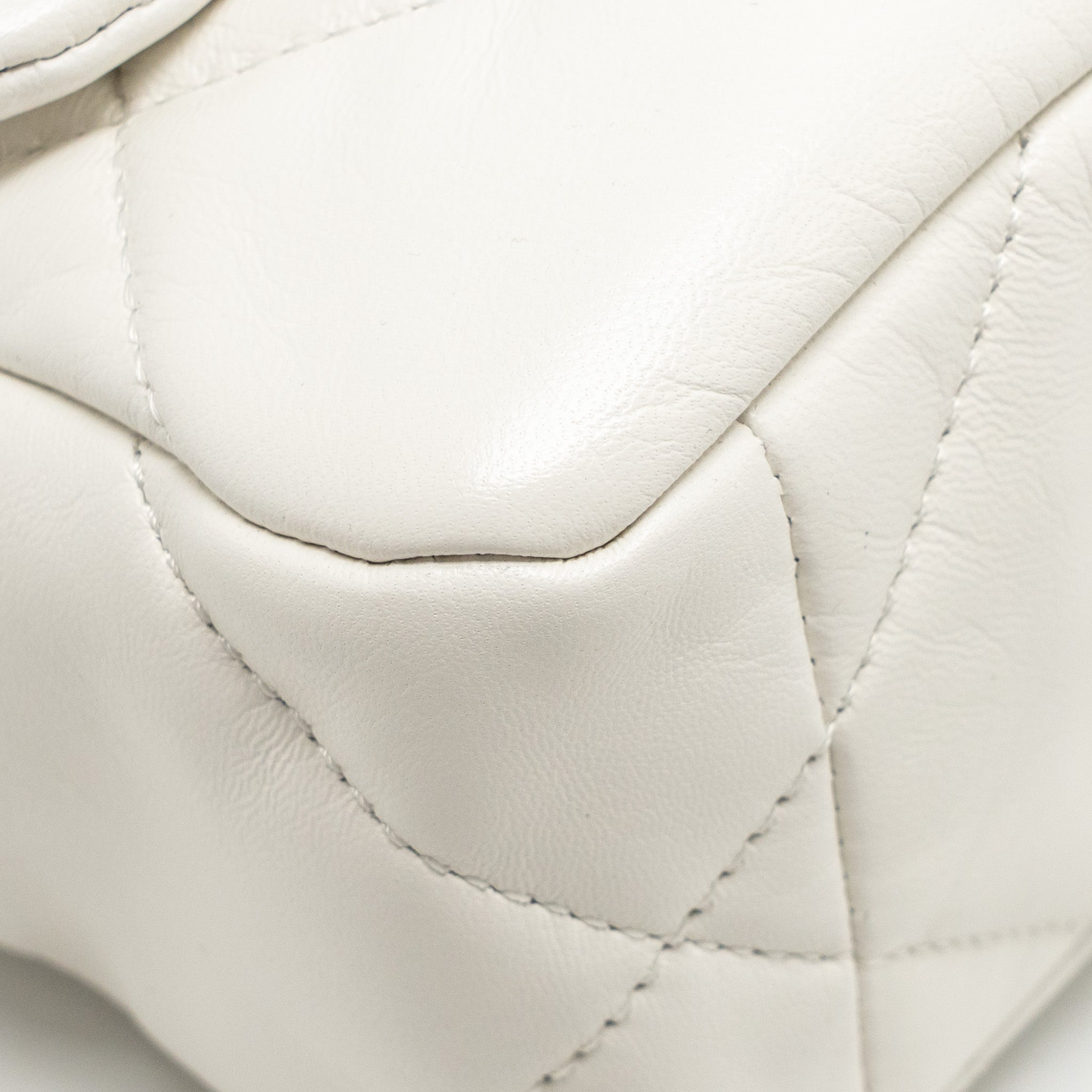 CHANEL SMALL 19 BAG LAMBSKIN WHITE MULTICOLOUR HARDWARE