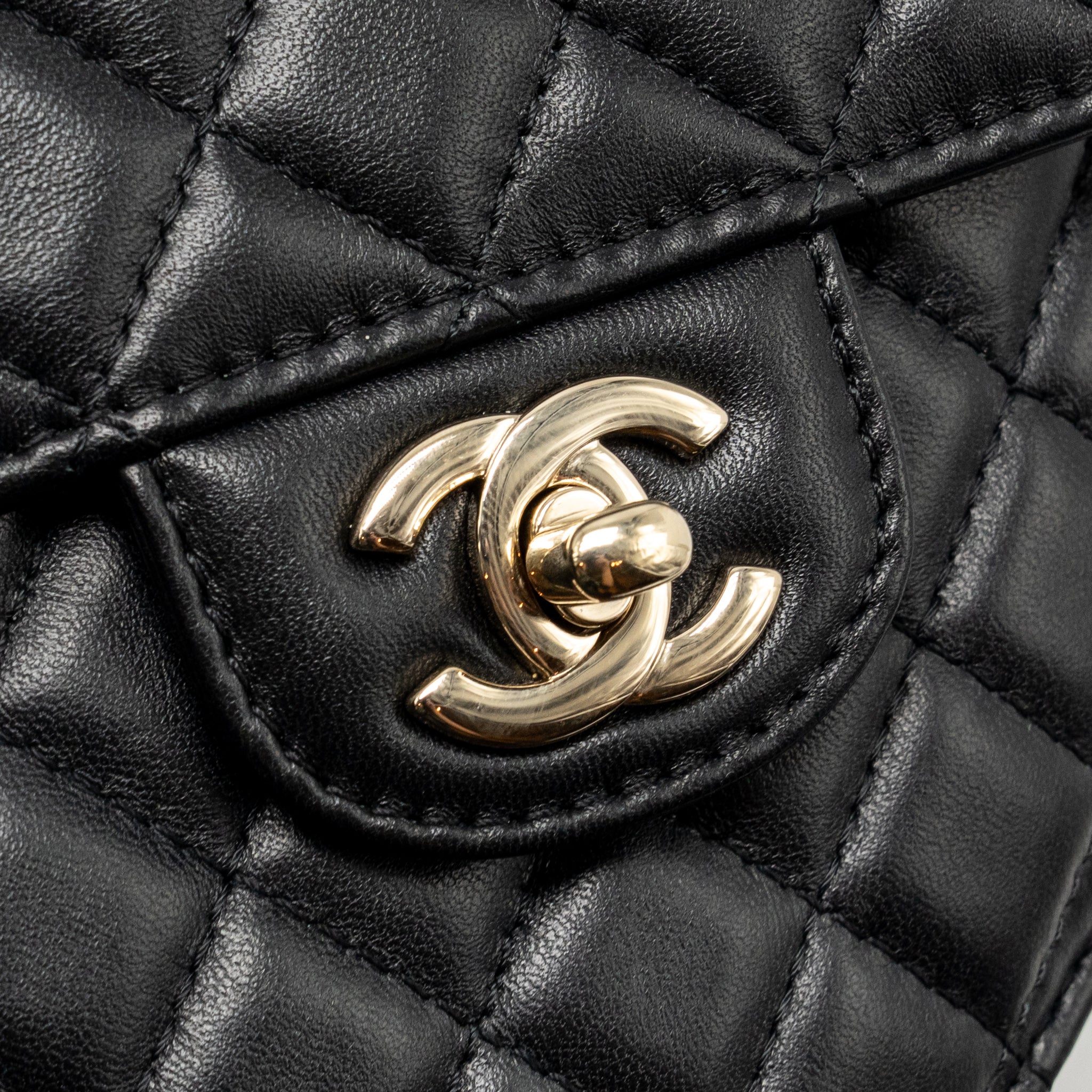 CHANEL 22S HEART BAG LAMBSKIN BLACK LGHW (MICROCHIP)