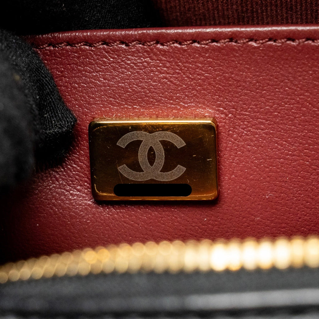 CHANEL 22S HEART BAG LAMBSKIN BLACK LGHW (MICROCHIP)
