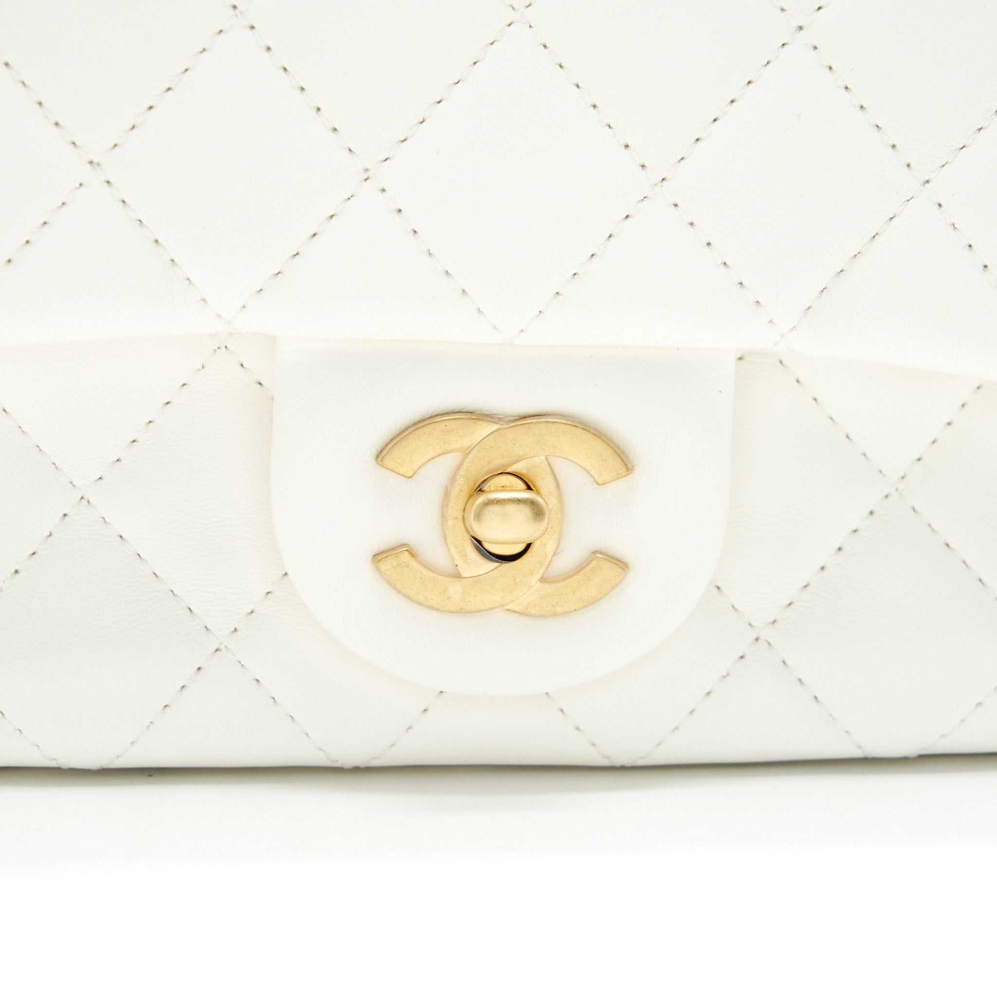 CHANEL 21B PEARL CRUSH SQUARE MINI FLAP BAG WHITE GHW