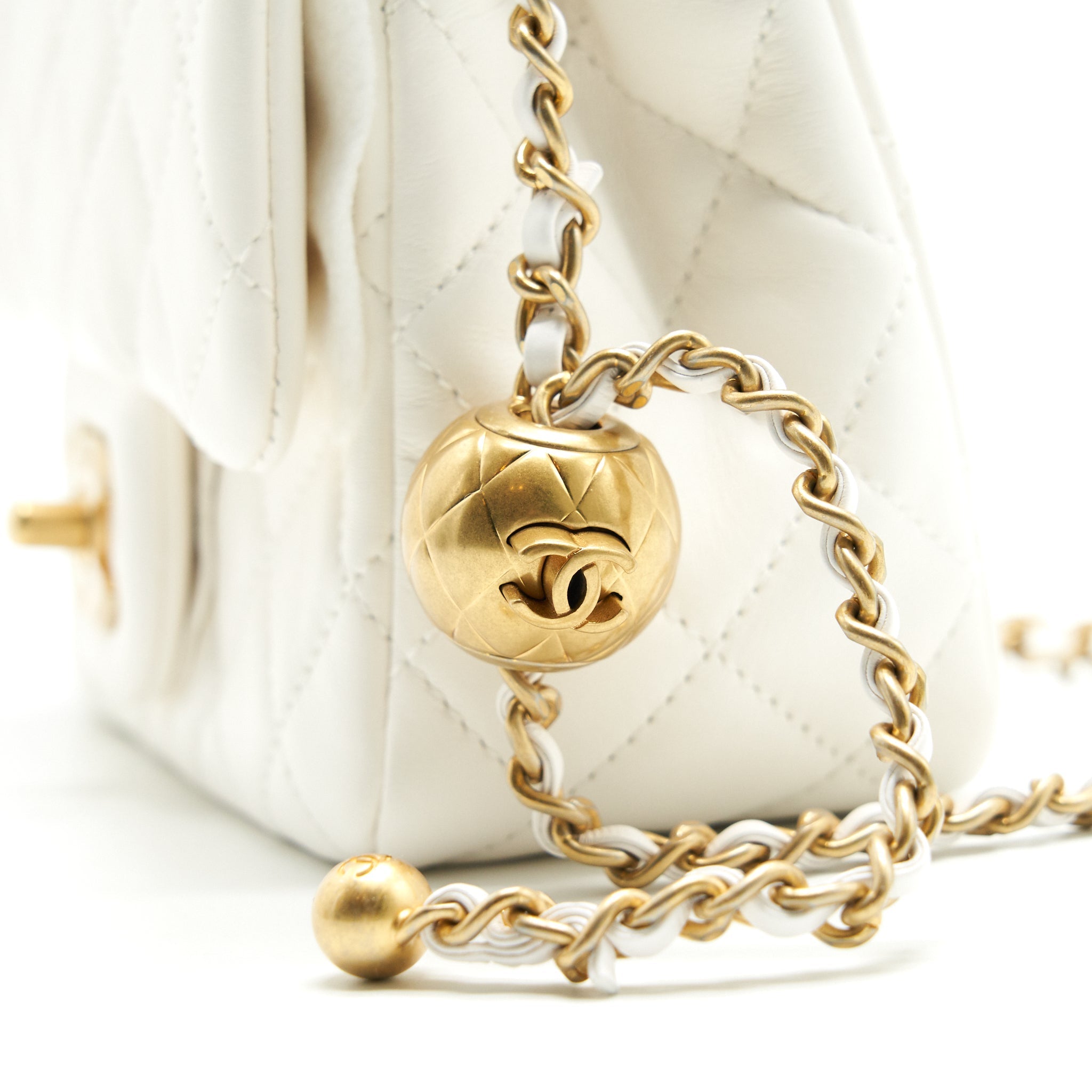 CHANEL 21B PEARL CRUSH SQUARE MINI FLAP BAG LAMBSKIN WHITE GHW