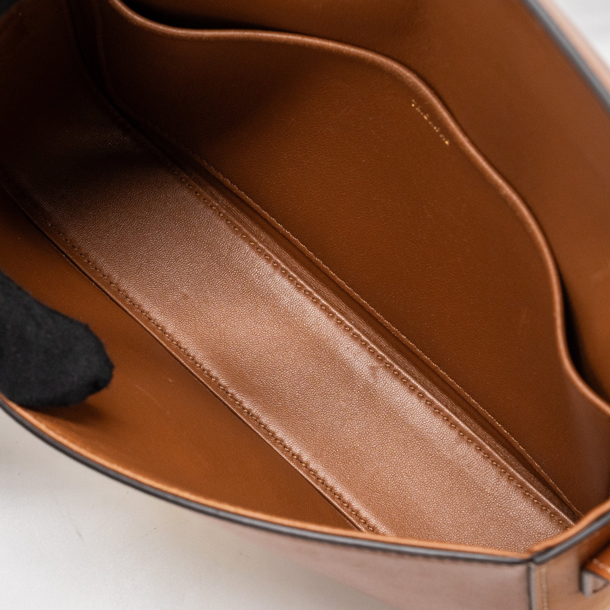 CELINE TRIOMPHE SHOULDER BAG NATURAL CALFSKIN TAN GHW