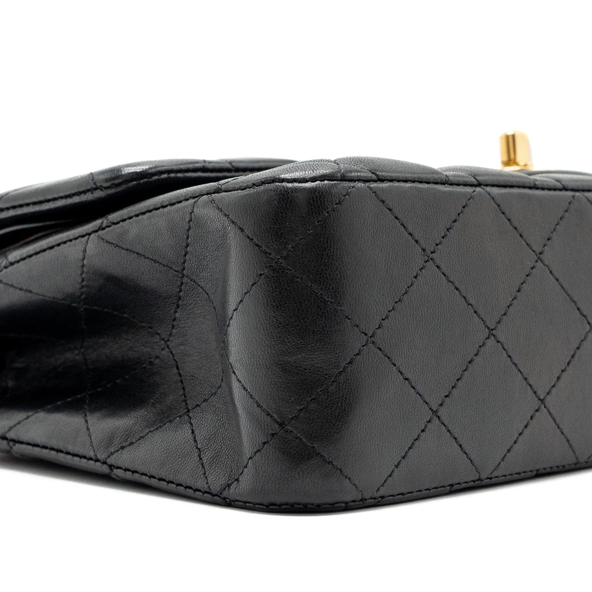 CHANEL MEDIUM CLASSIC DOUBLE FLAP BAG LAMBSKIN BLACK GHW