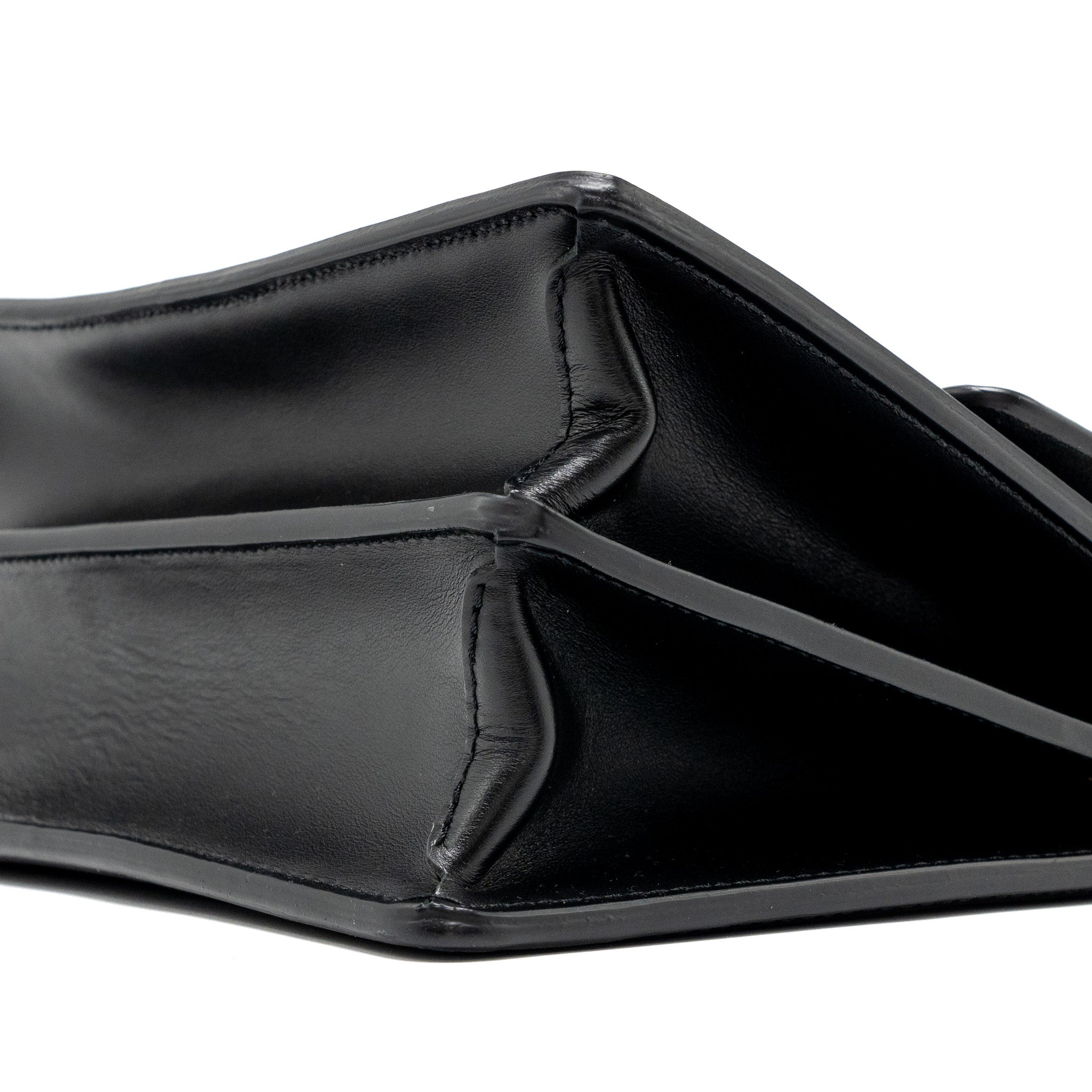 LOUIS VUITTON DAUPHINE MM EPI BLACK GHW