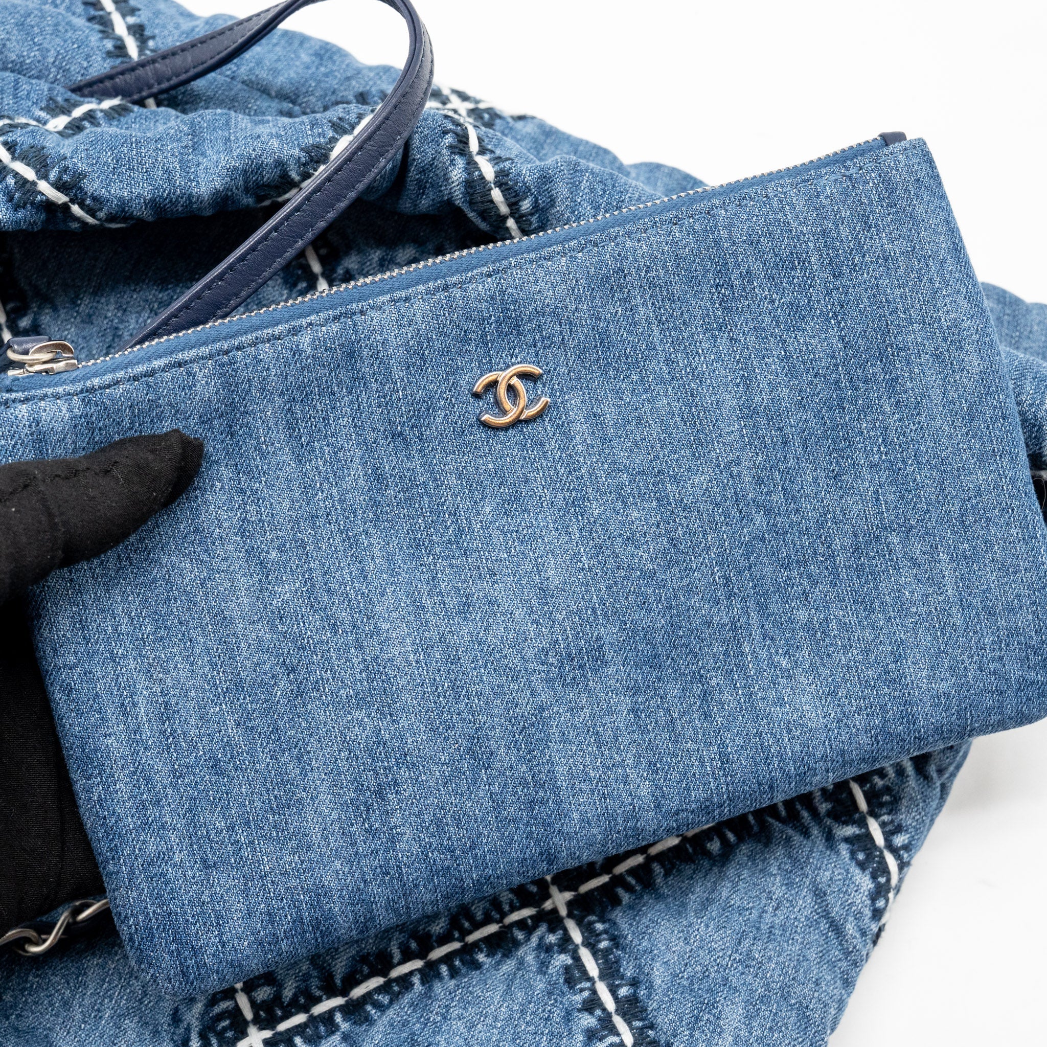 CHANEL SMALL 22 BAG DENIM BLUE WITH WHITE STITCHING SHW (MICROCHIP)
