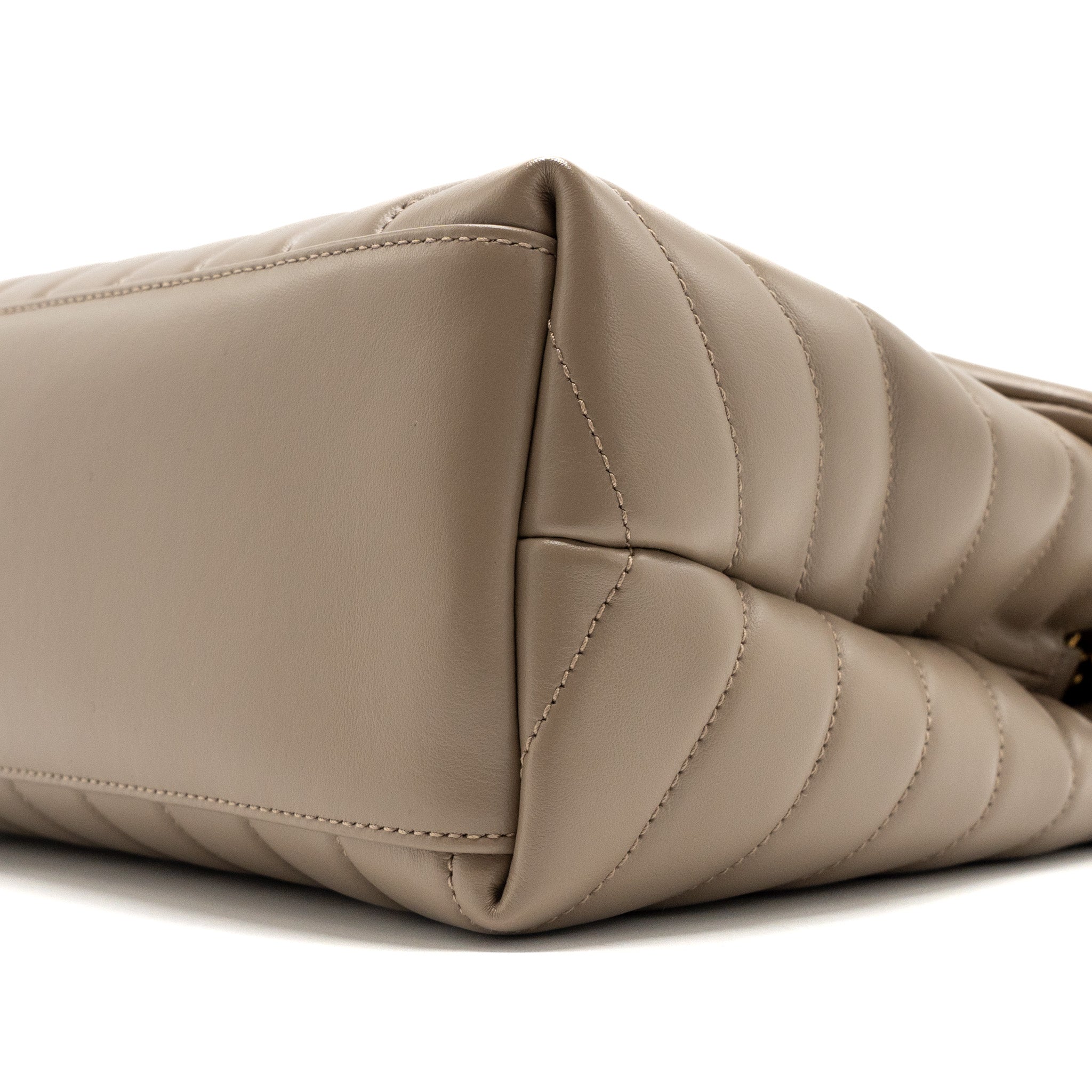 SAINT LAURENT MEDIUM LOULOU SHOULDER BAG BEIGE GHW