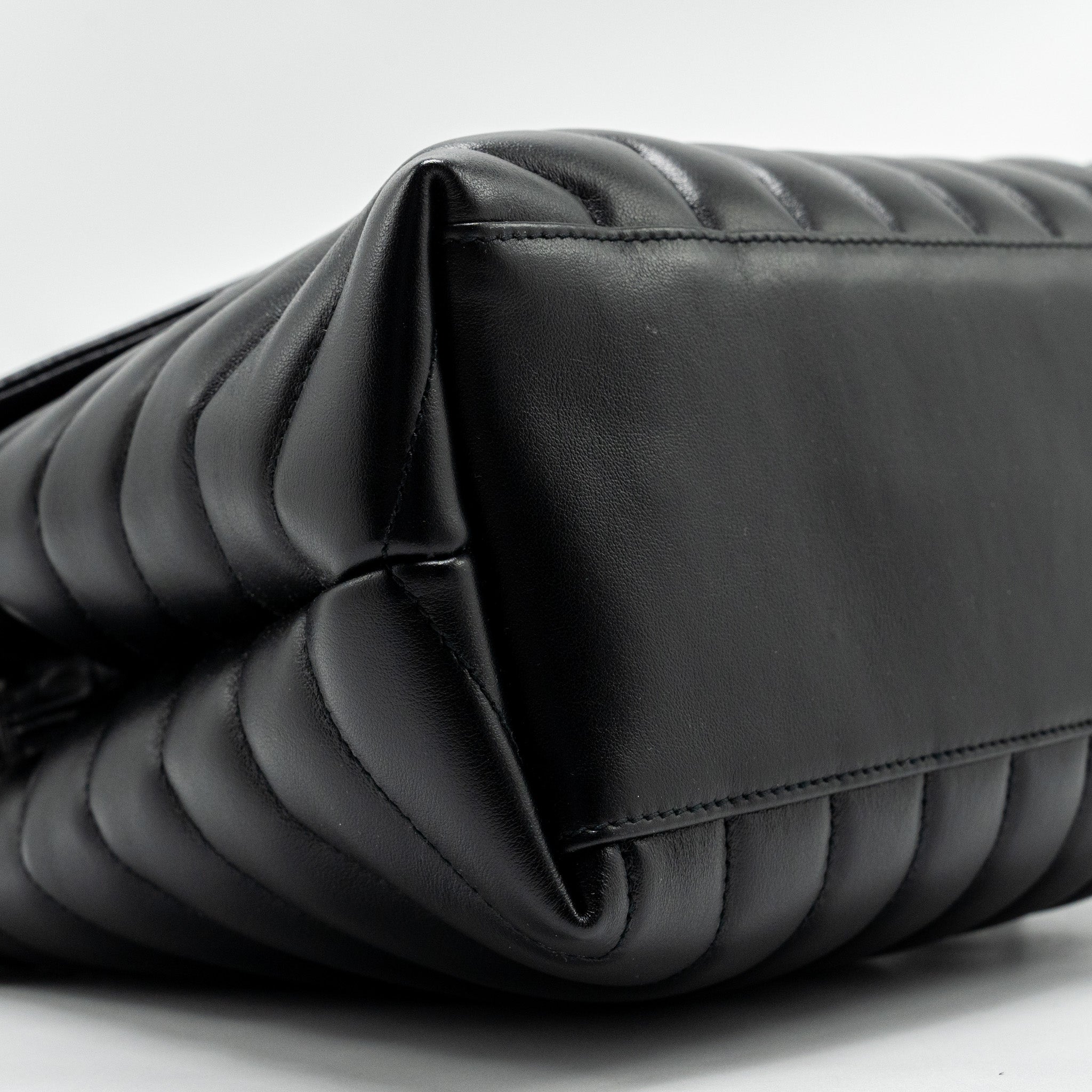 SAINT LAURENT/YSL MEDIUM LOULOU SHOULDER BAG CALFSKIN BLACK SHW