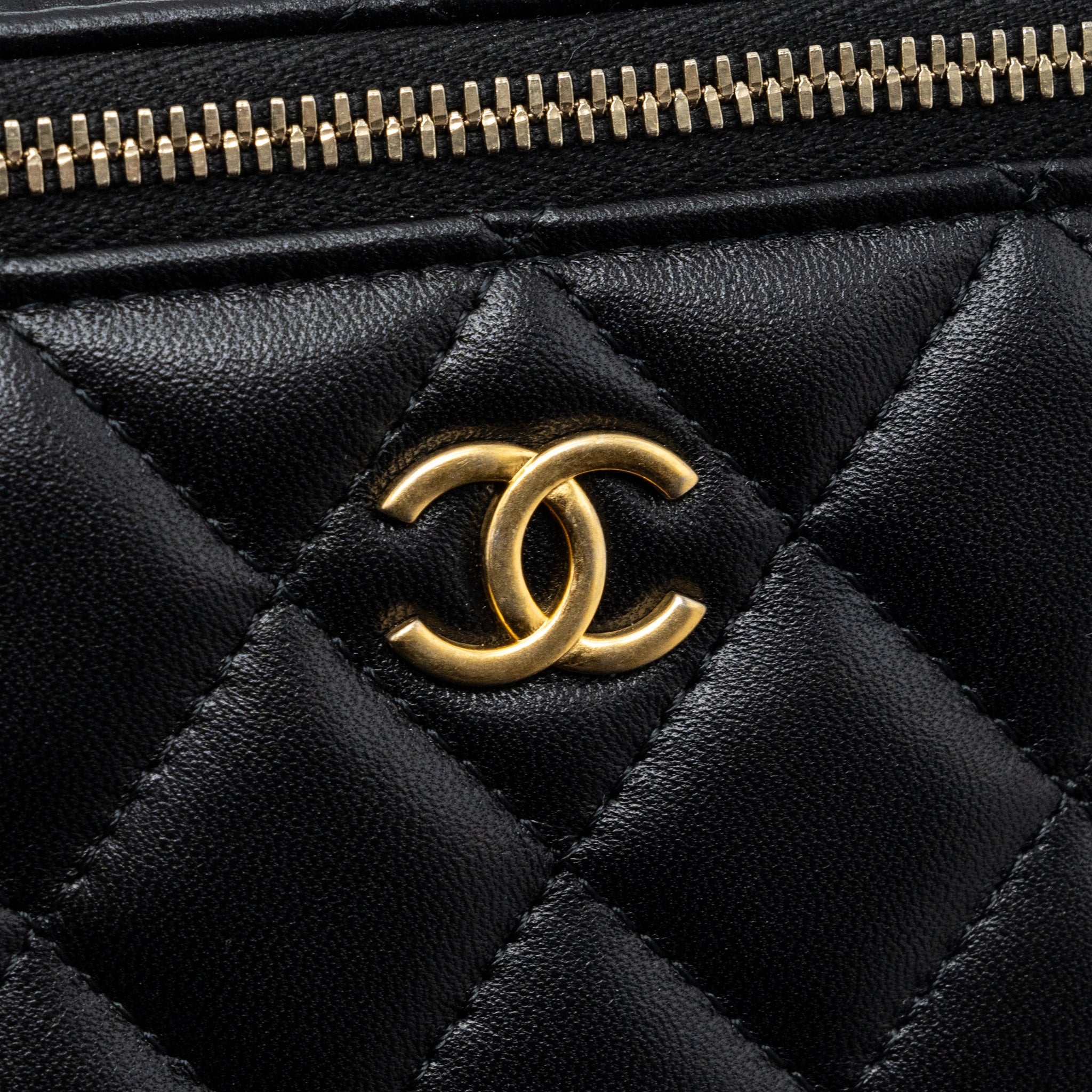 CHANEL TOP HANDLE LONG VANITY WITH CHAIN LAMBSKIN BLACK GHW(MICROCHIP)
