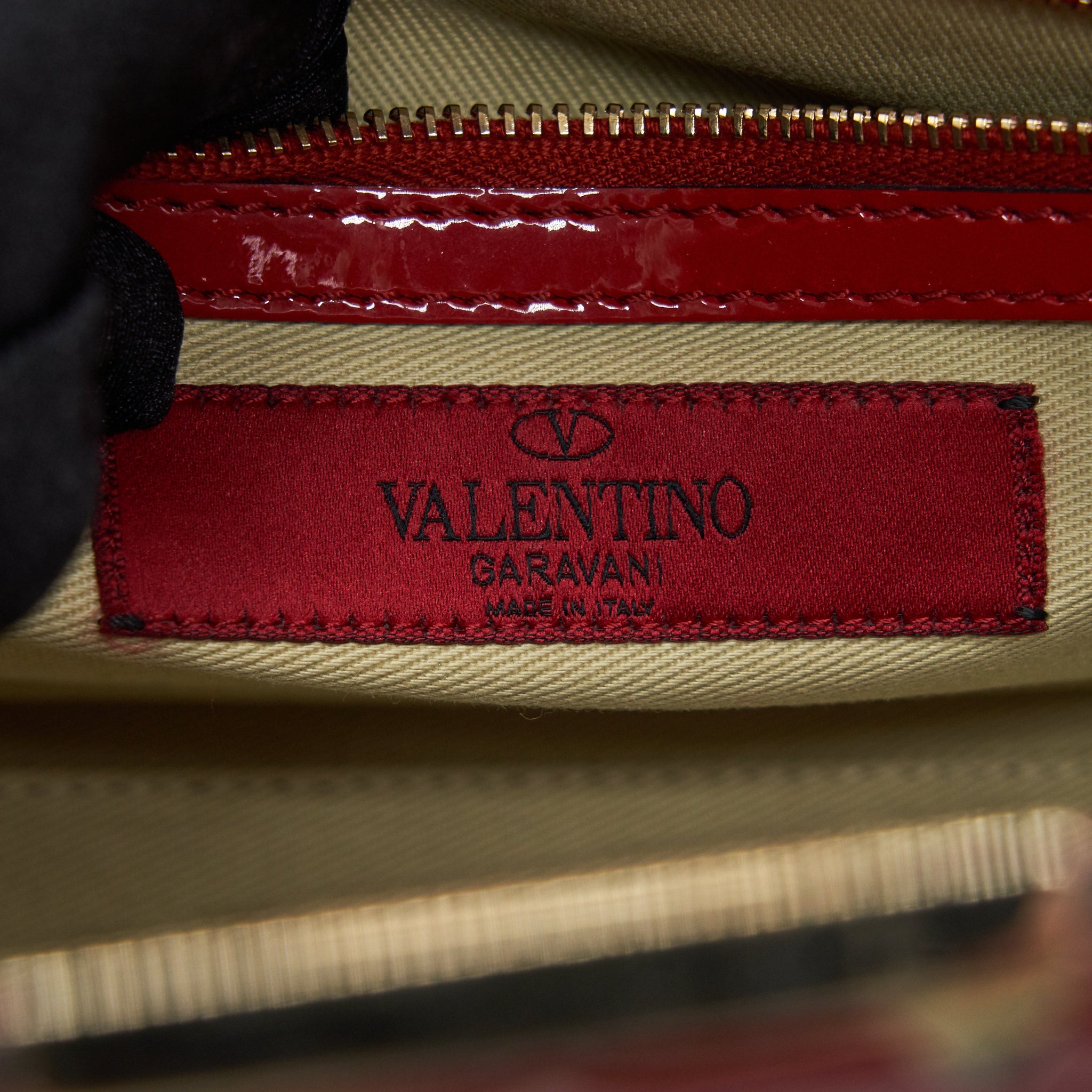 VALENTINO ROCKSTUD SMALL PAGOTA TOTE IN PATENT RED