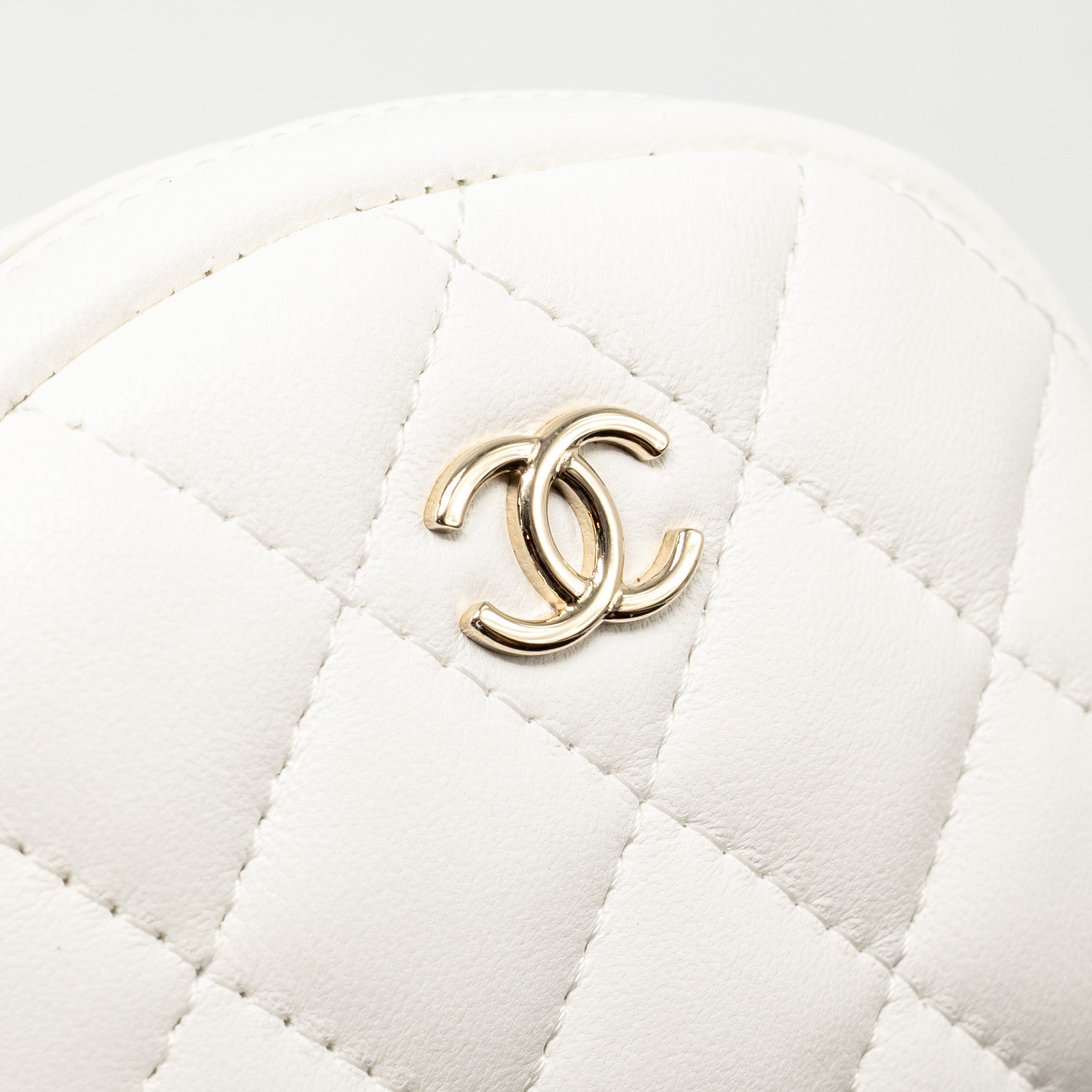 CHANEL 19 ROUND CLUTCH  WITH CHAIN WITH COIN PURSE TWEED / LAMBSKIN BLACK/ WHITE GHW