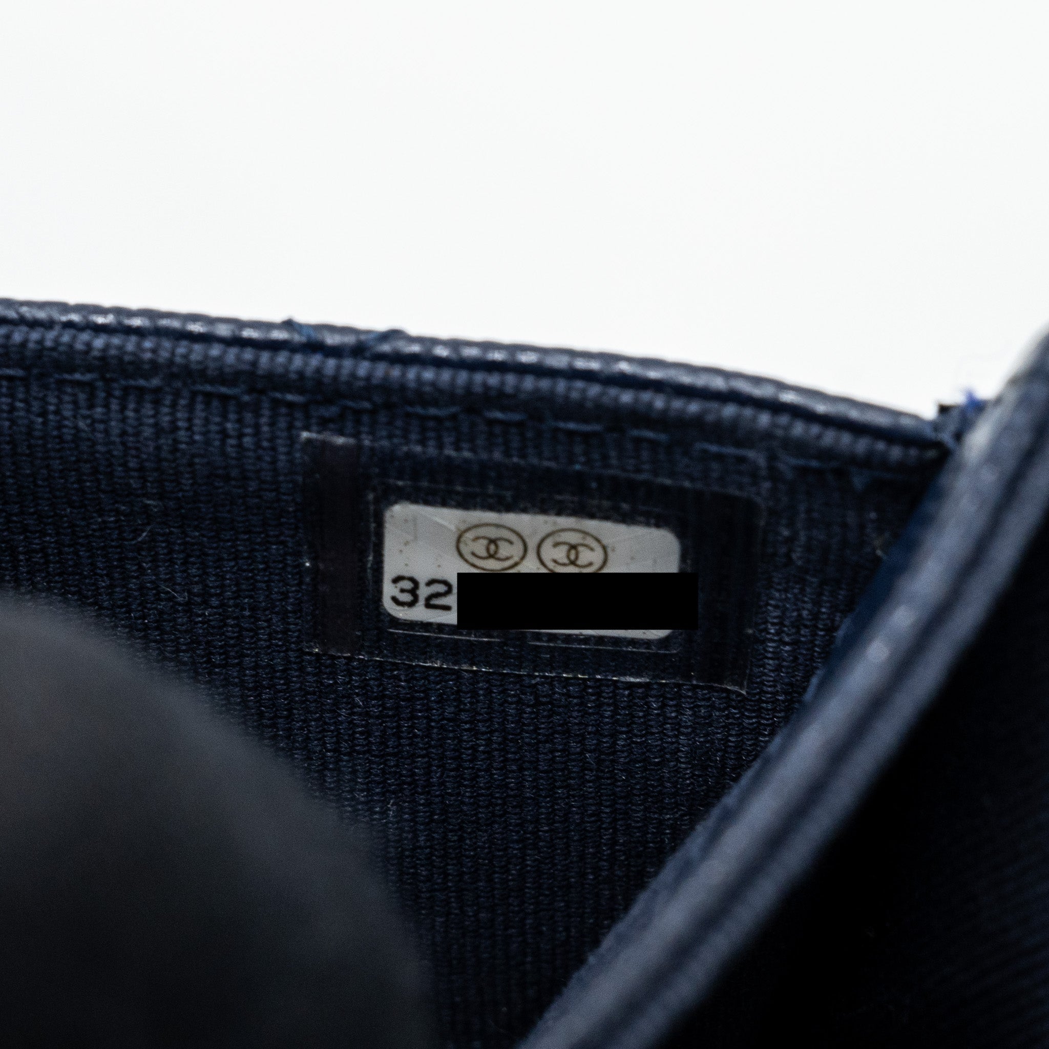 CHANEL DETAILED GIANT LOGO CARD HOLDER CAVIAR DARK BLUE LGHW