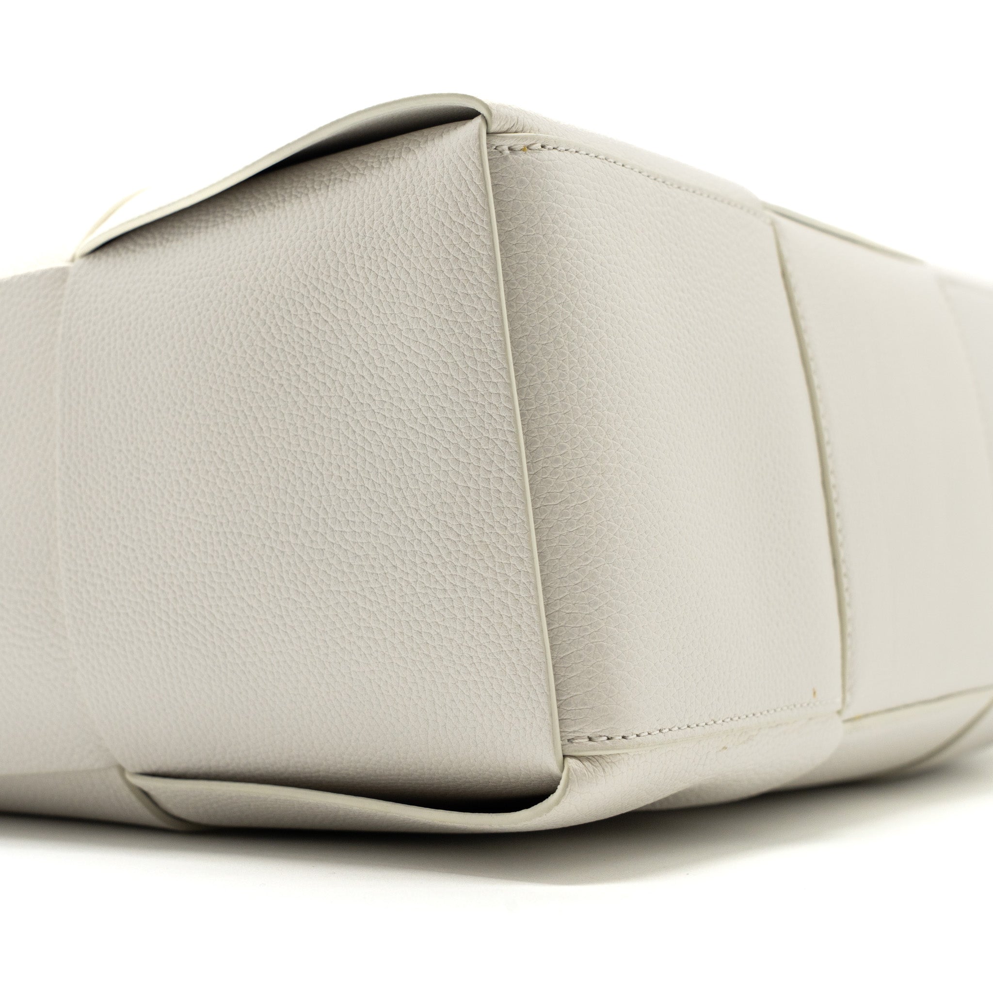 BOTTEGA VENETA LARGE ARCO TOTE BAG CALFSKIN WHITE SHW