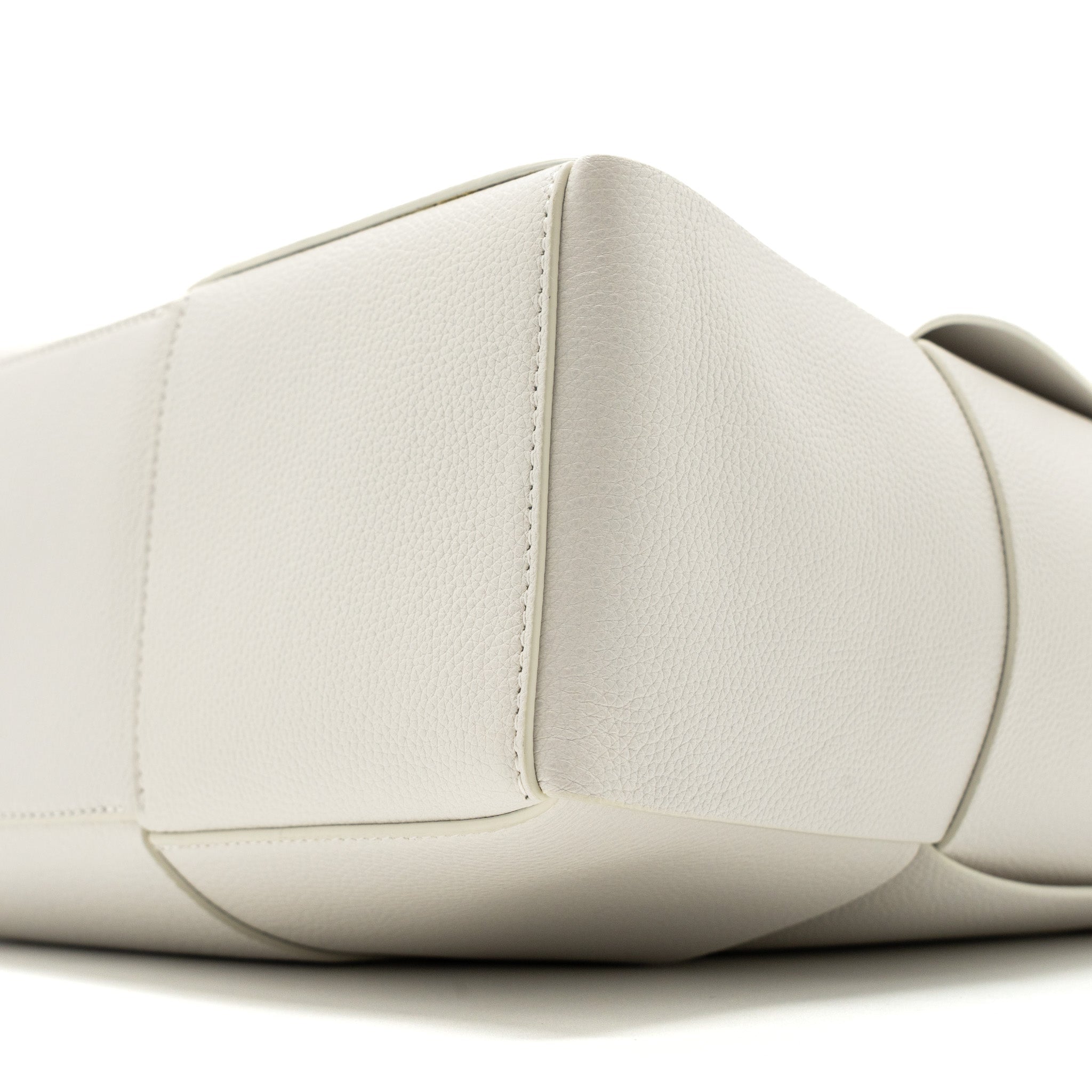 BOTTEGA VENETA LARGE ARCO TOTE BAG CALFSKIN WHITE SHW