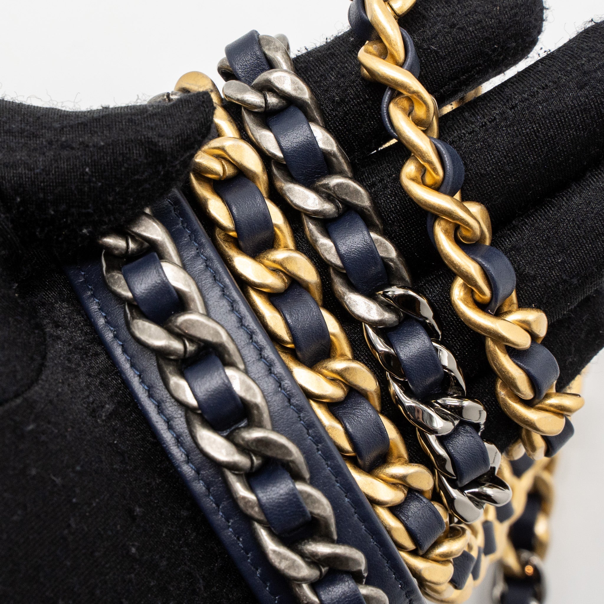 CHANEL 19 WALLET ON CHAIN LIMITED DENIM DARK BLUE MULTICOLOUR HARDWARE (MICROCHIP)