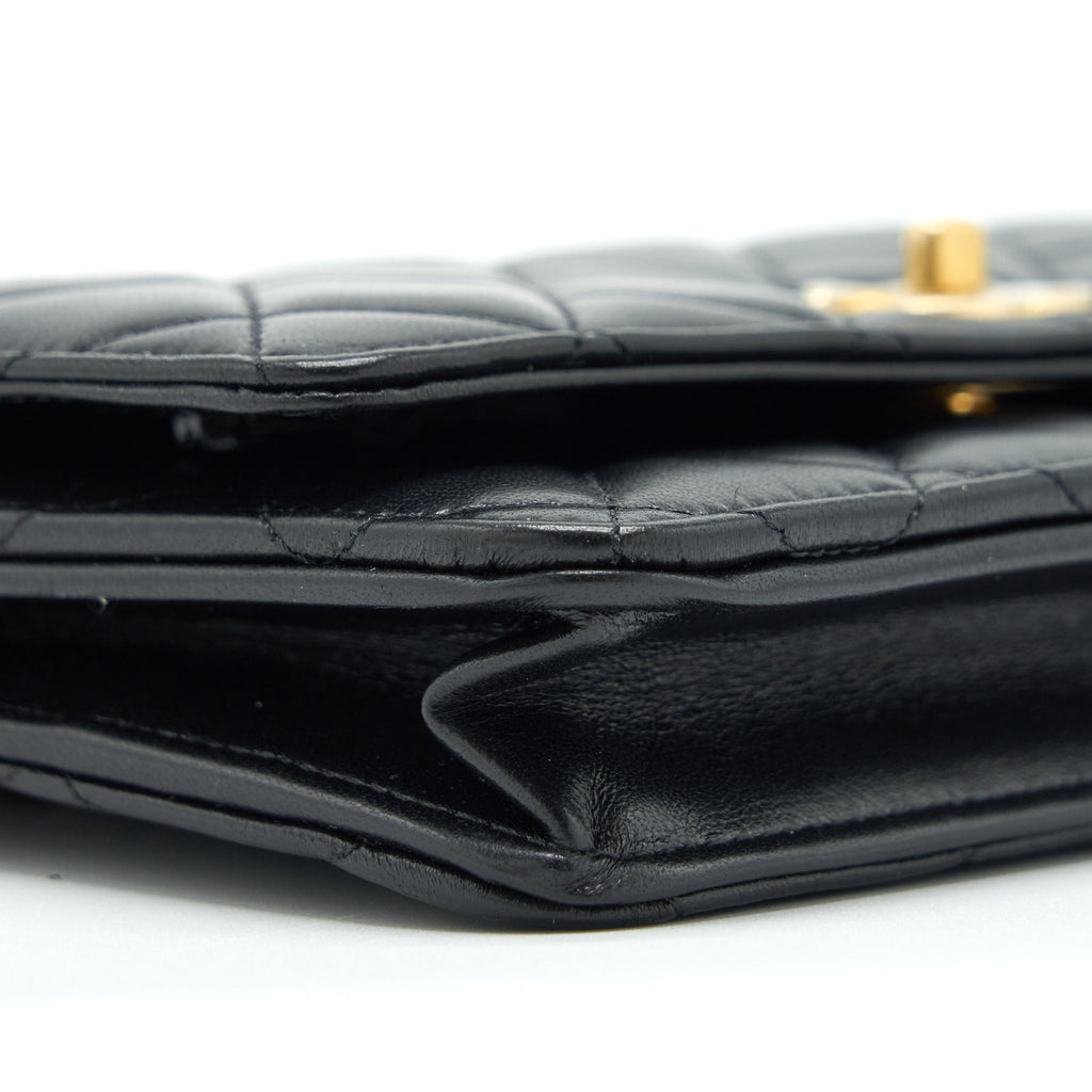 CHANEL 22S PEARL CRUSH WALLET ON CHAIN LAMBSKIN BLACK GHW (MICROCHIP)