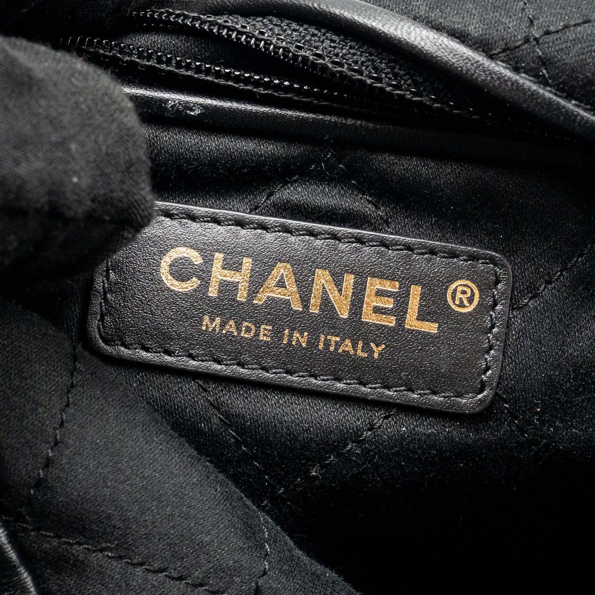 CHANEL SMALL 22 BAG SHINY CALFSKIN BLACK GHW (MICROCHIP)